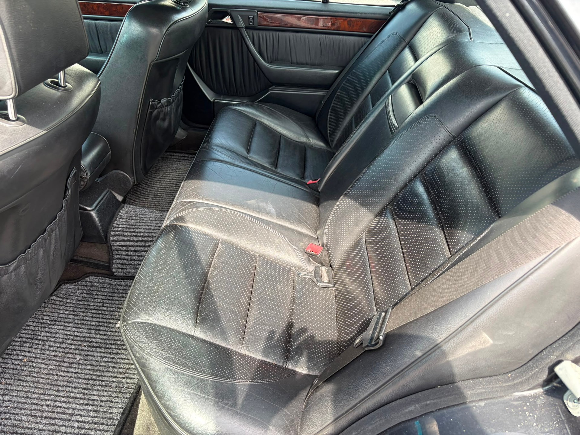 MERCEDES-BENZ E 300 24-image-11
