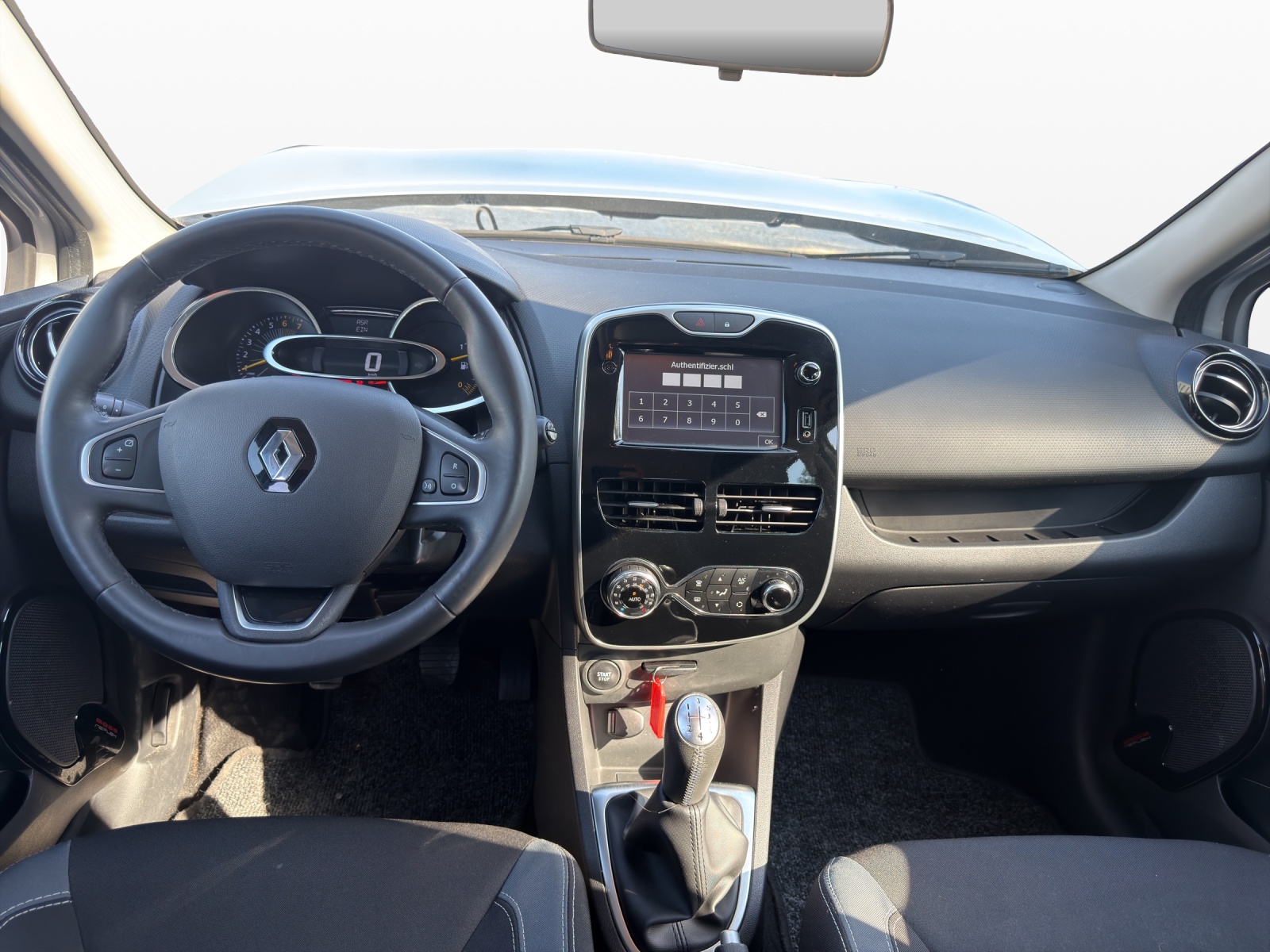 RENAULT Clio 0.9 12V Swiss Edition-image-11
