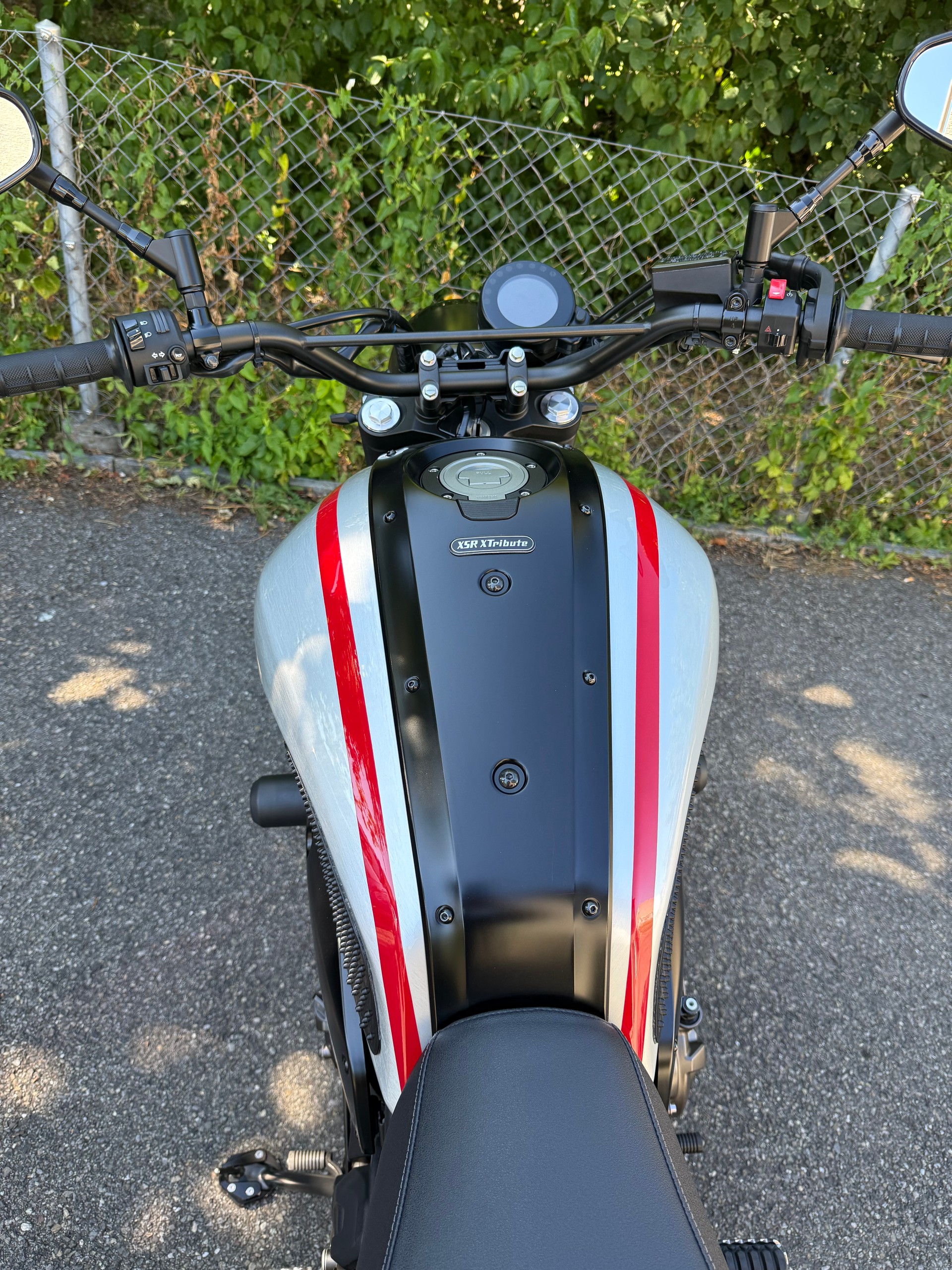 YAMAHA XSR 700 XTribute (35kW)-image-1