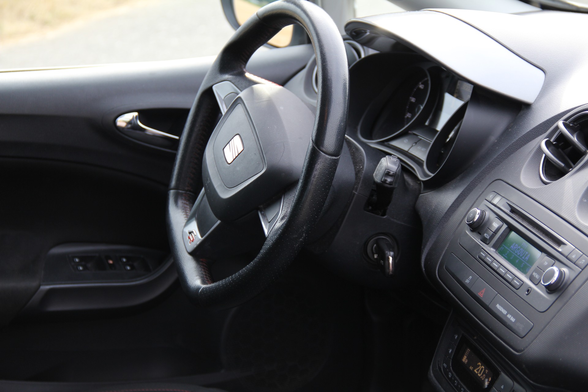 SEAT Ibiza 1.2 TSI FR Viva DSG-image-10