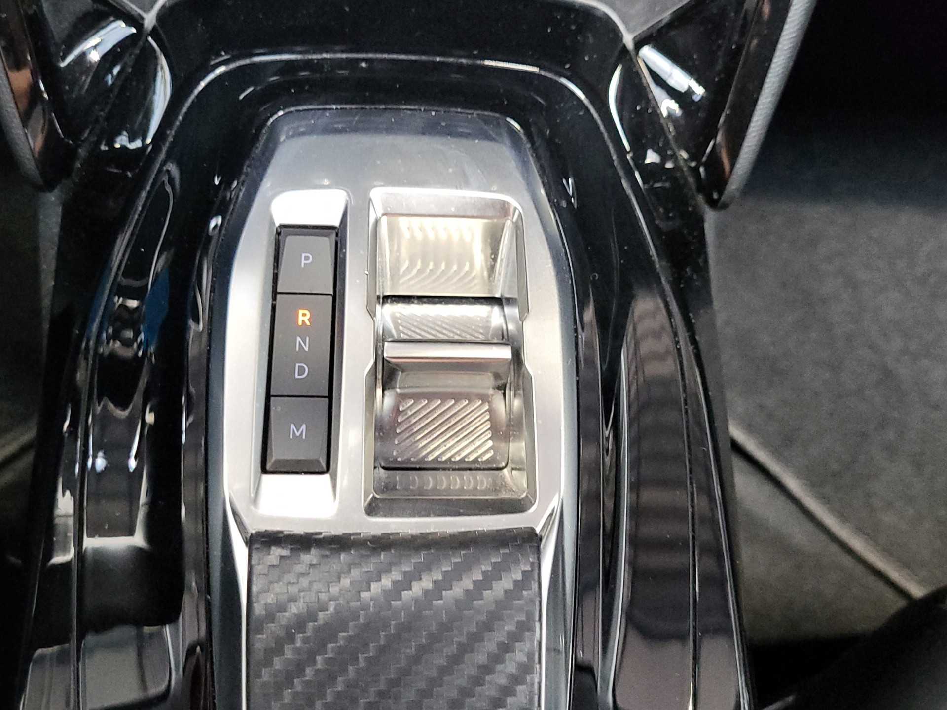 PEUGEOT 208 1.2 Allure Pack EAT8-image-9