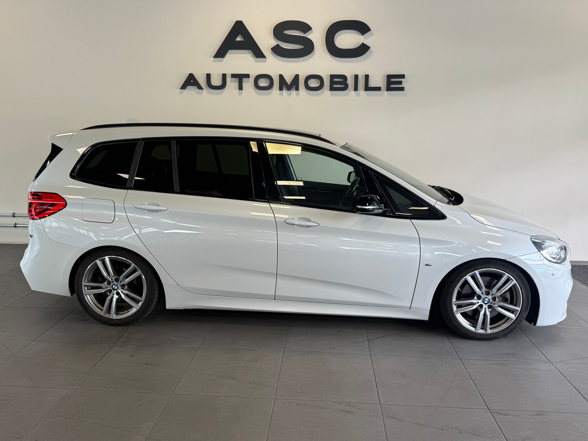 BMW 220d xDrive Gran Tourer M Sport Steptronic-showroom-element-1