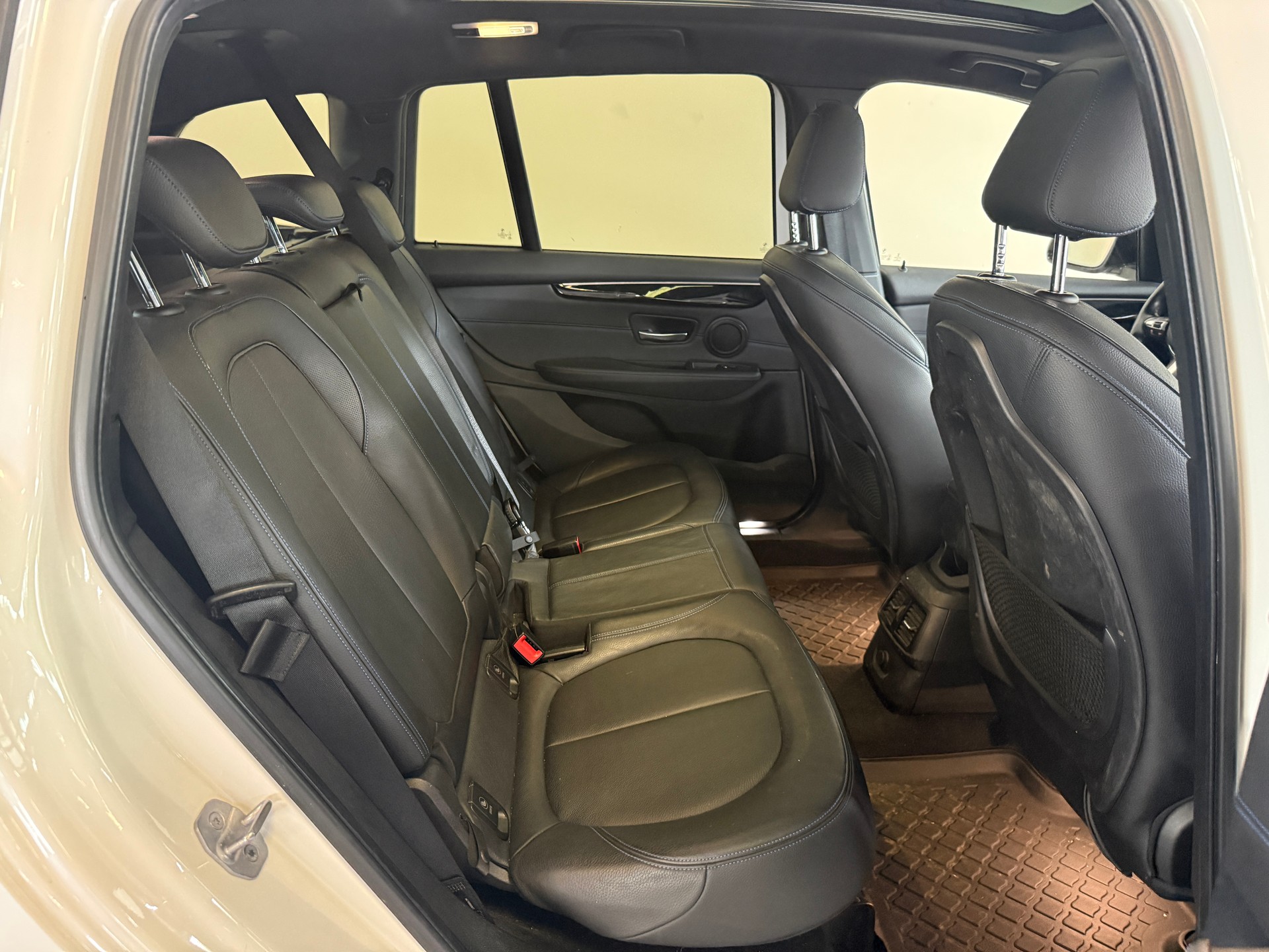 BMW 220d xDrive Gran Tourer M Sport Steptronic-image-10