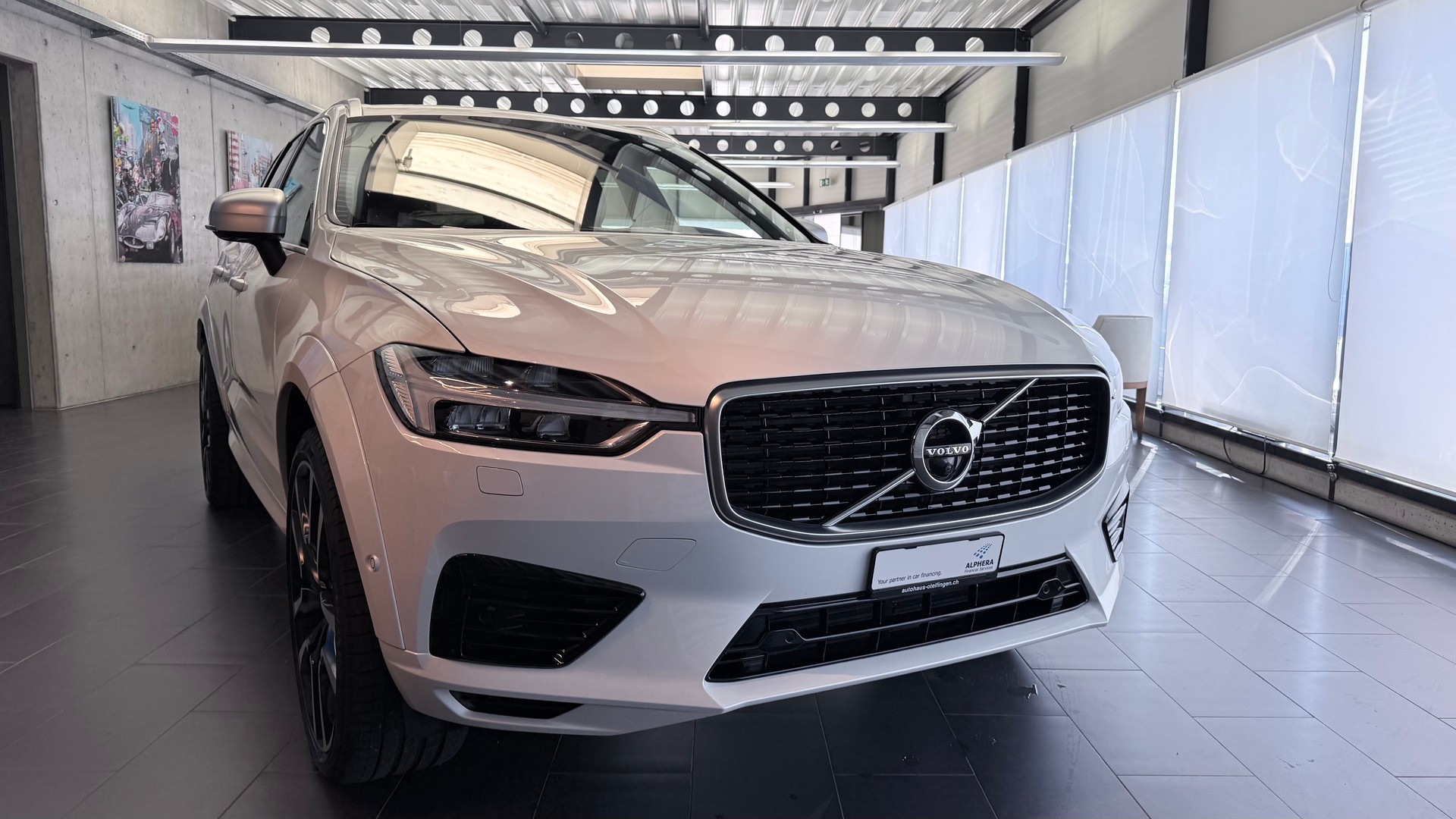 VOLVO XC60 2.0 T8 TE R-Design eAWD-showroom-element-3