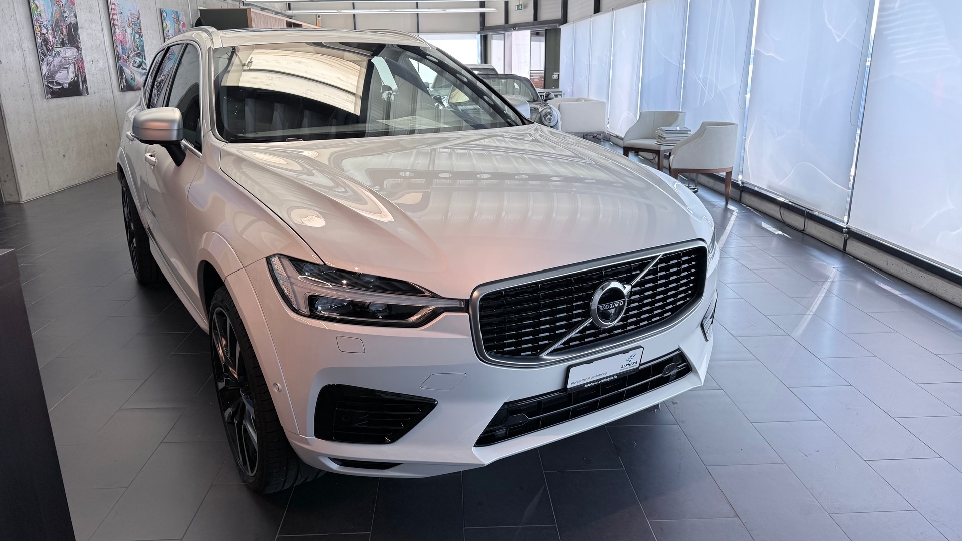 VOLVO XC60 2.0 T8 TE R-Design eAWD-showroom-element-1