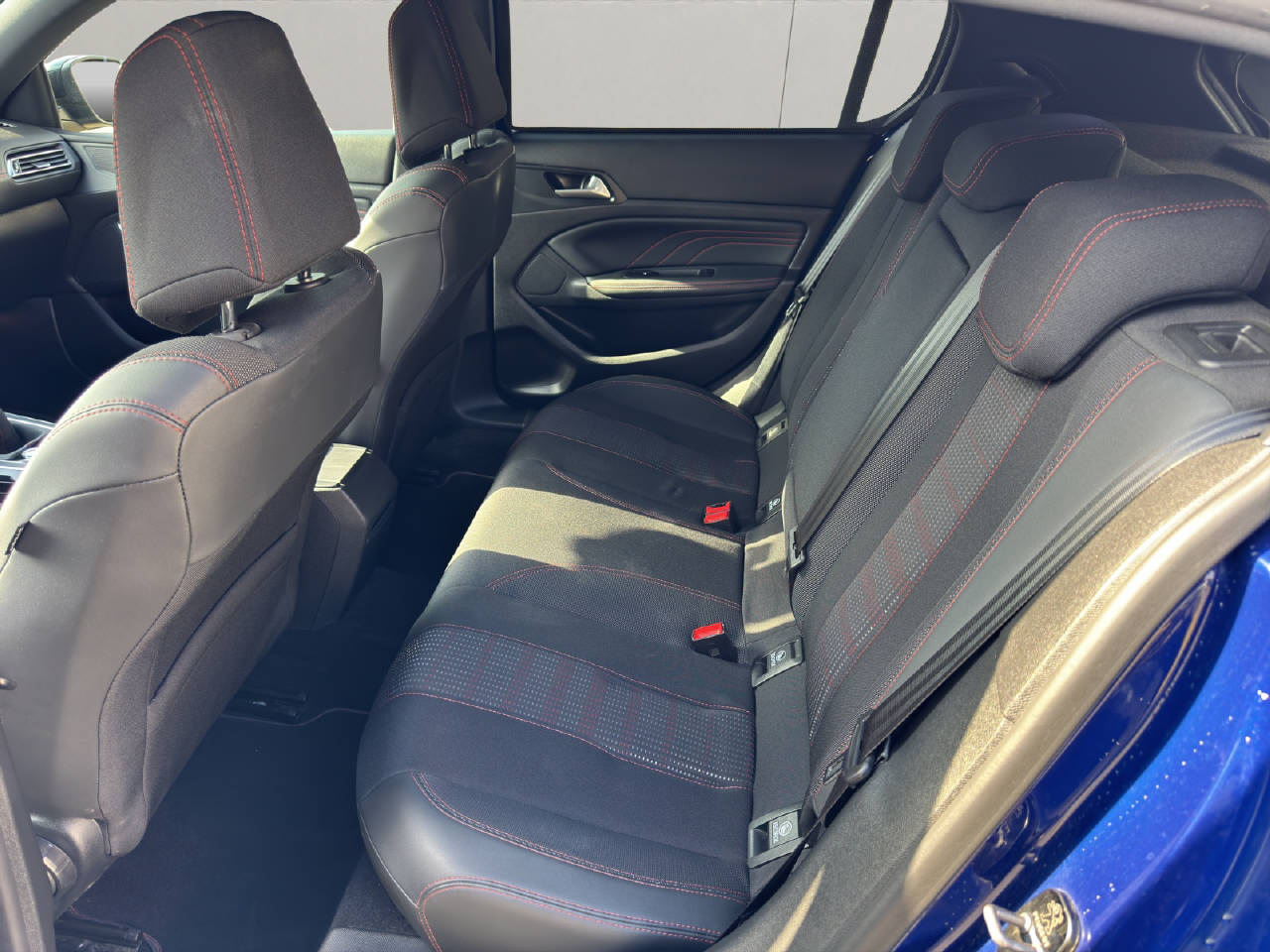 PEUGEOT 308 1.2 PureTech 130 Allure-image-5
