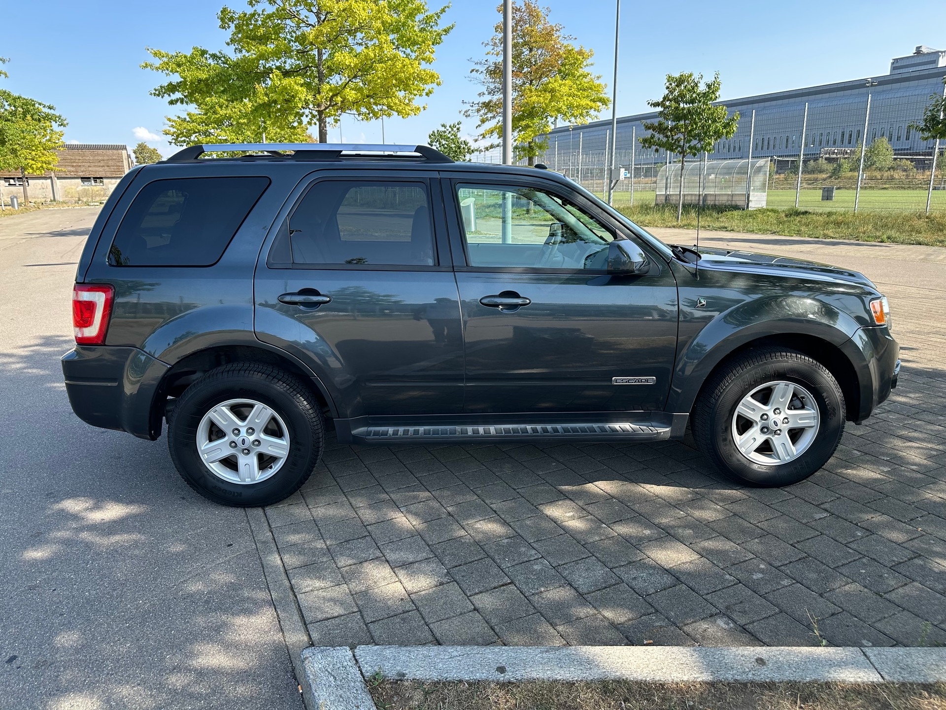 FORD Escape -Hybrid-showroom-element-3