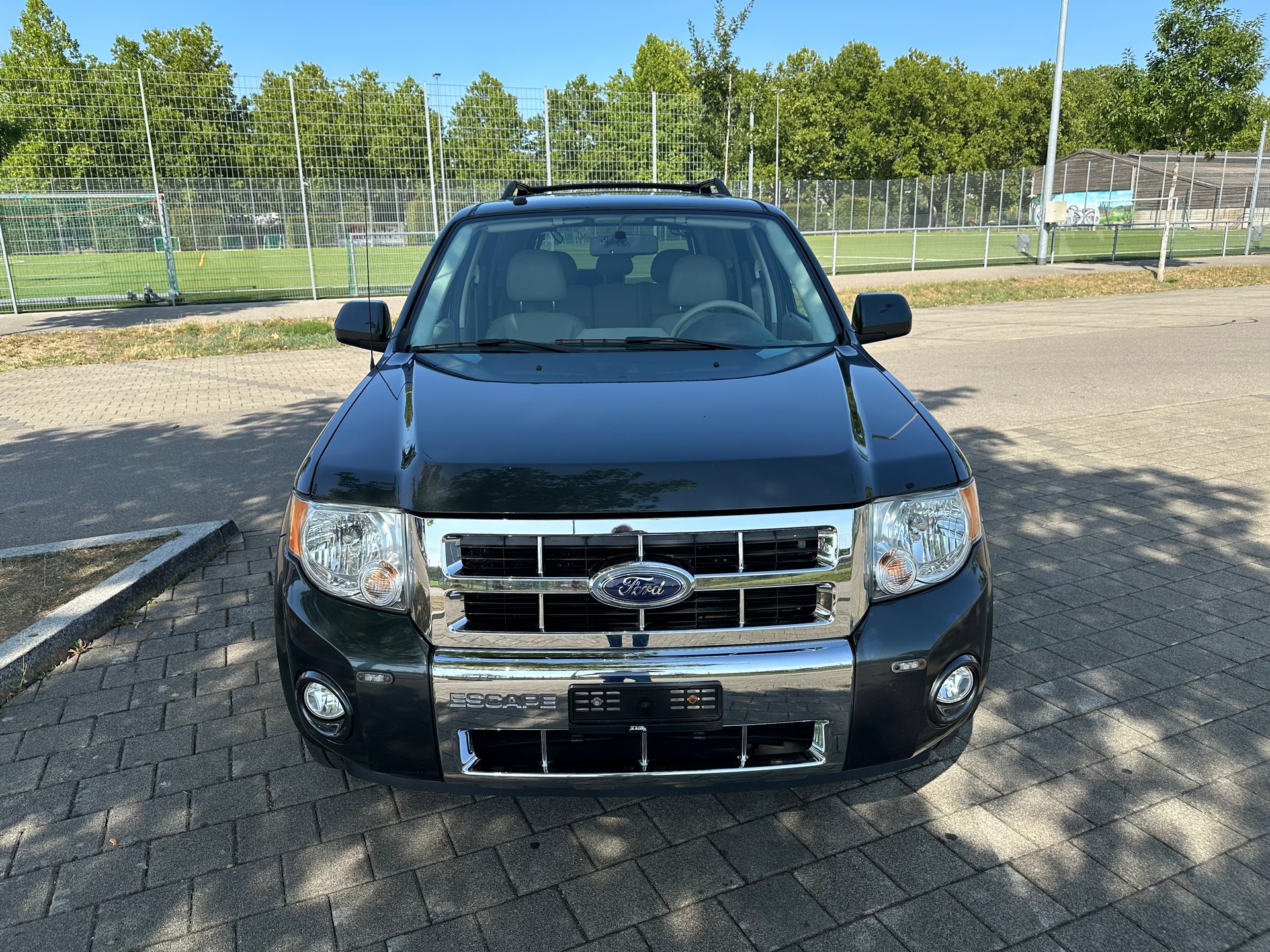 FORD Escape -Hybrid-showroom-element-1
