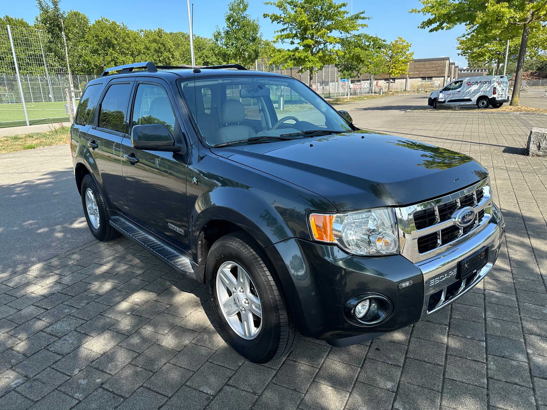 FORD Escape -Hybrid-showroom-element-2