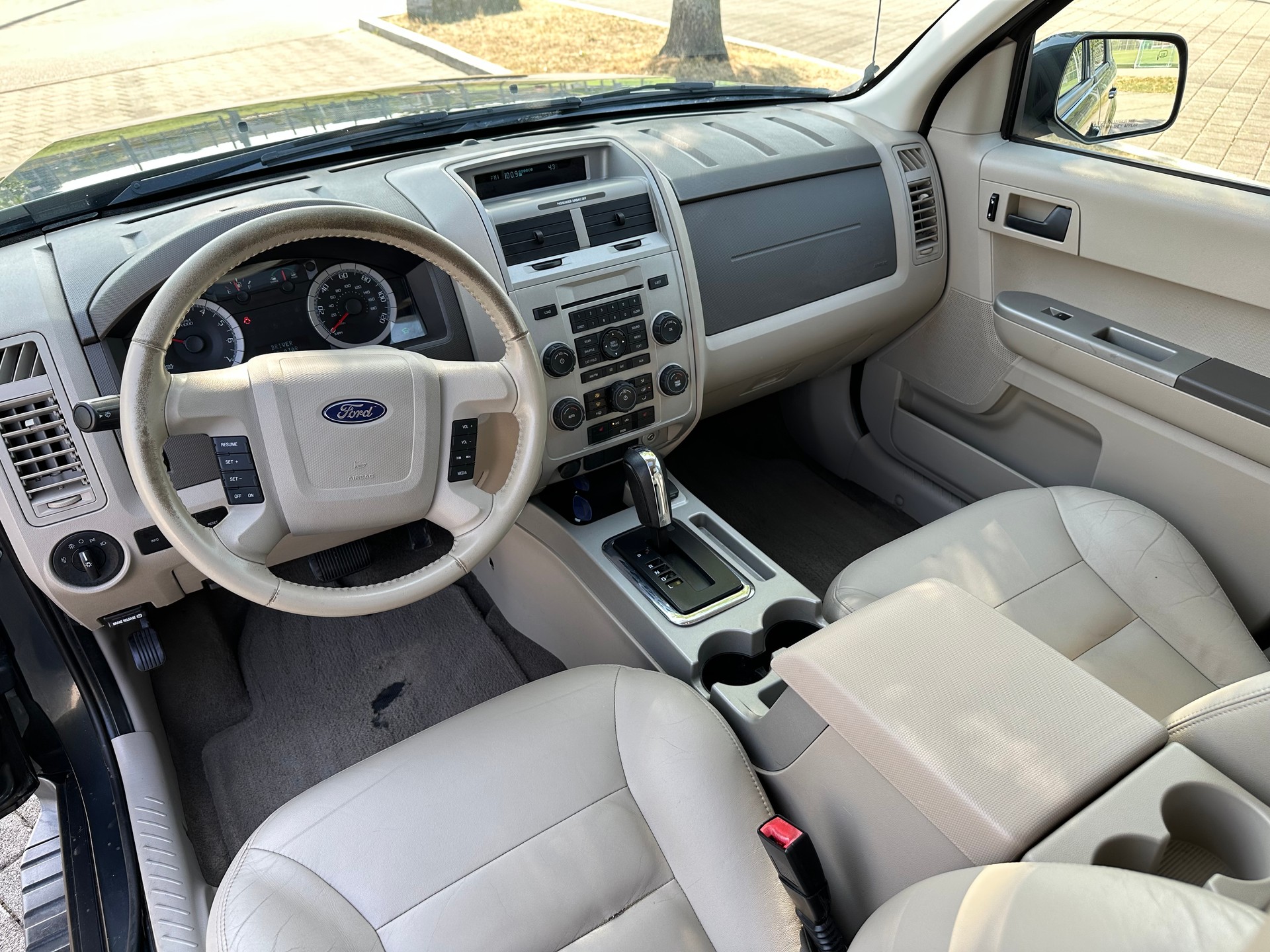 FORD Escape -Hybrid-image-11