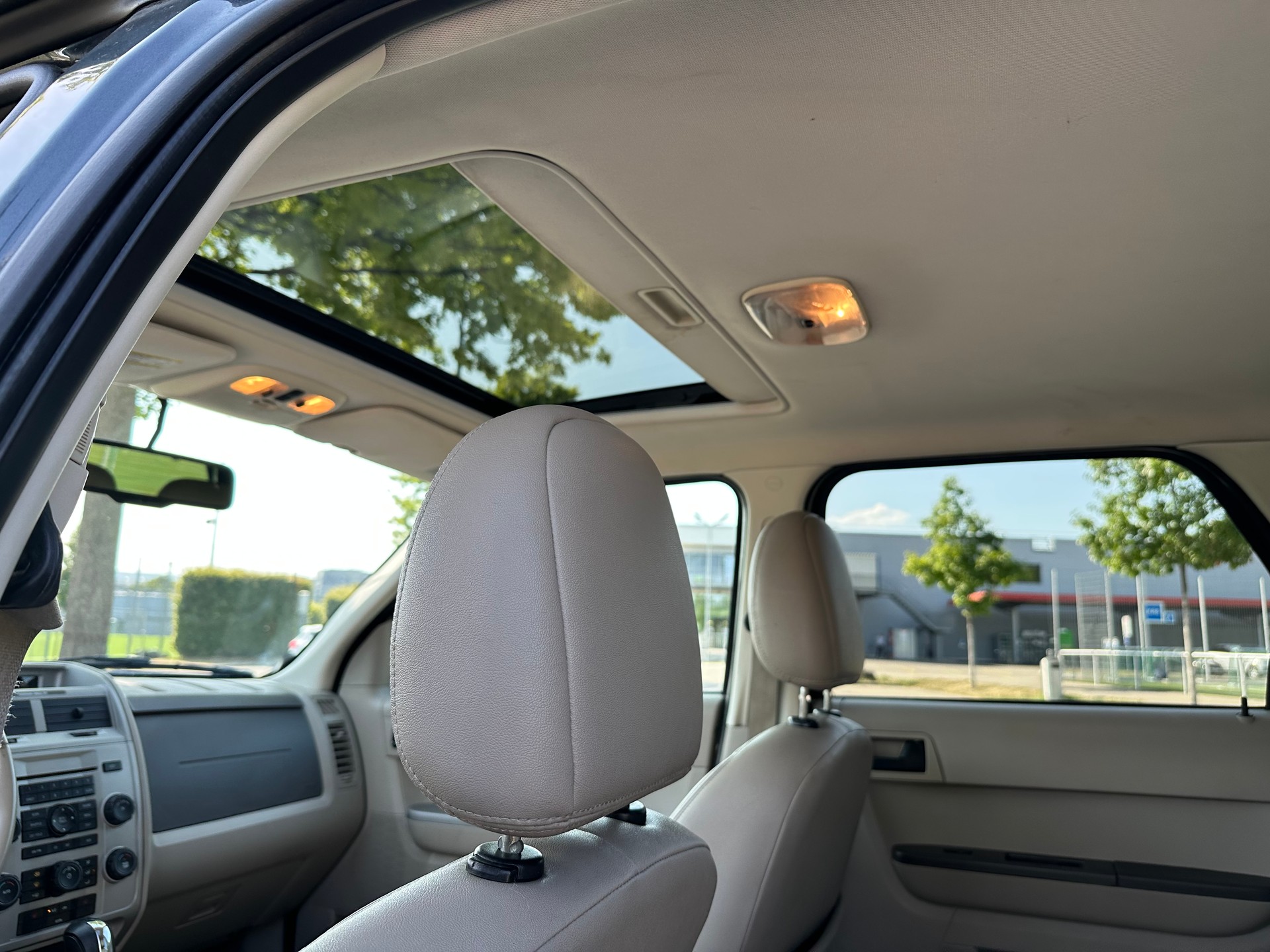 FORD Escape -Hybrid-image-9