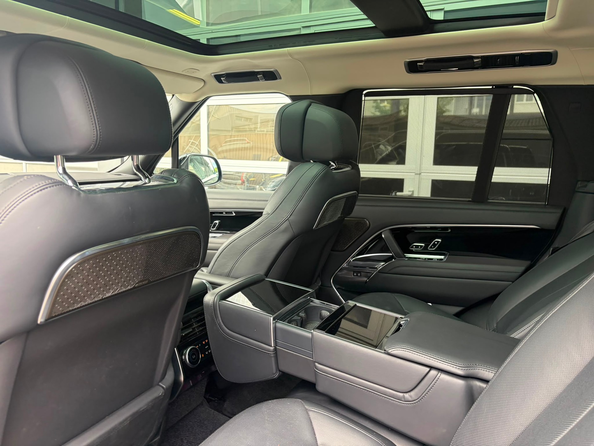 LAND ROVER Range Rover P530 4.4 V8 Autobiography Automatic-image-9