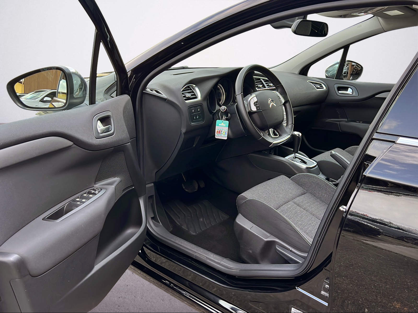 CITROEN C4 1.2 Pure Tech Feel Edition Automatic-image-13