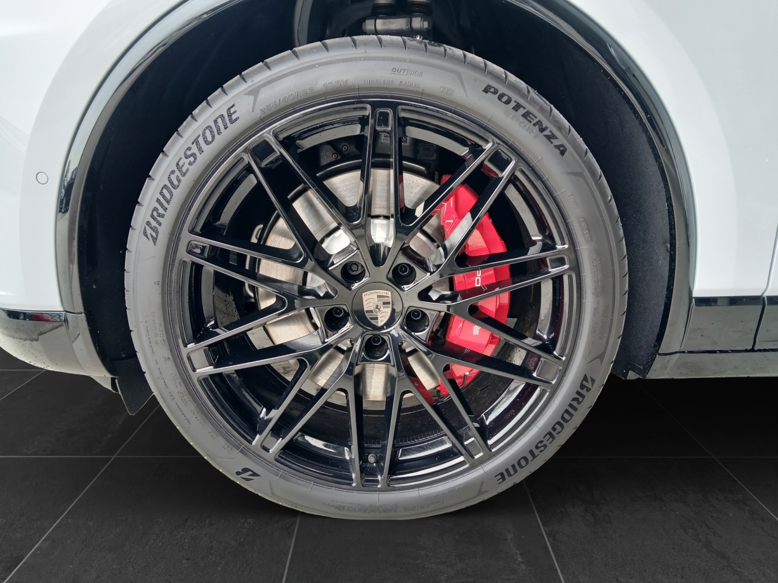 PORSCHE Macan Turbo 100kWh-image-11