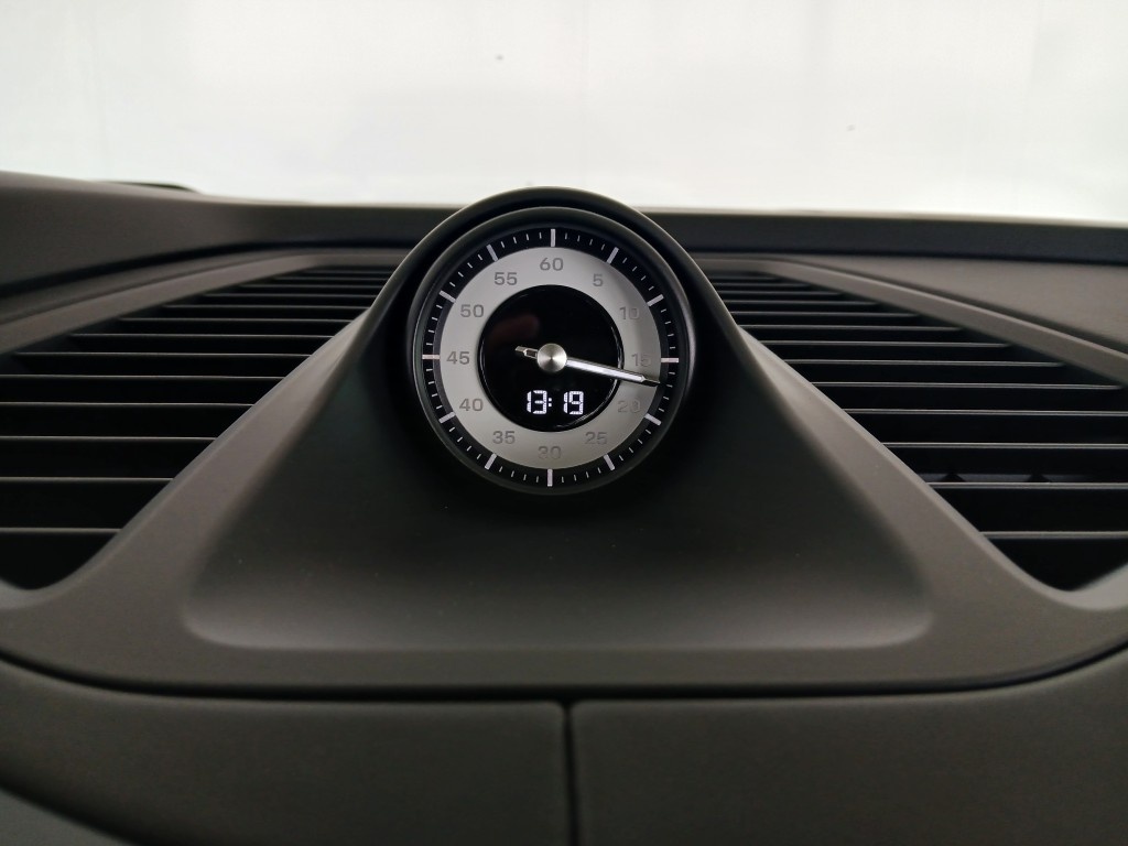 PORSCHE Macan Turbo 100kWh-image-12