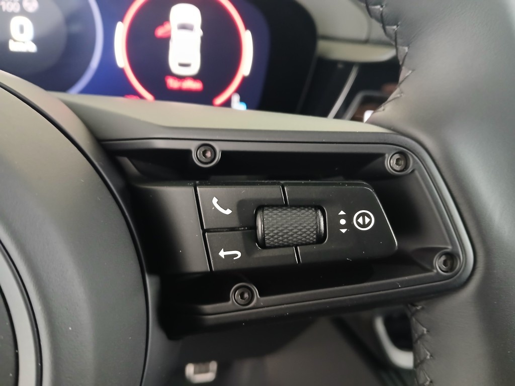 PORSCHE Macan Turbo 100kWh-image-16