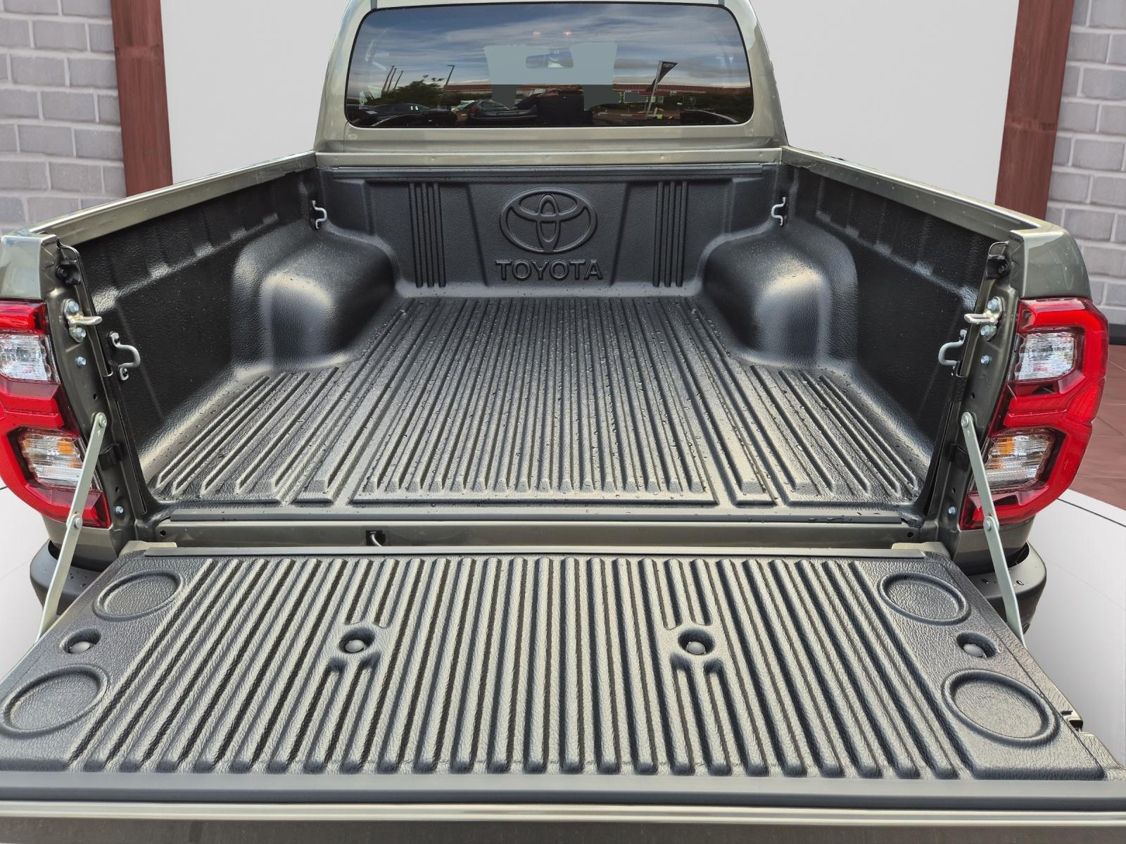 TOYOTA Hilux Double Cab.-Pick-up 2.8 D-4D MHEV 204 Invincible-image-9