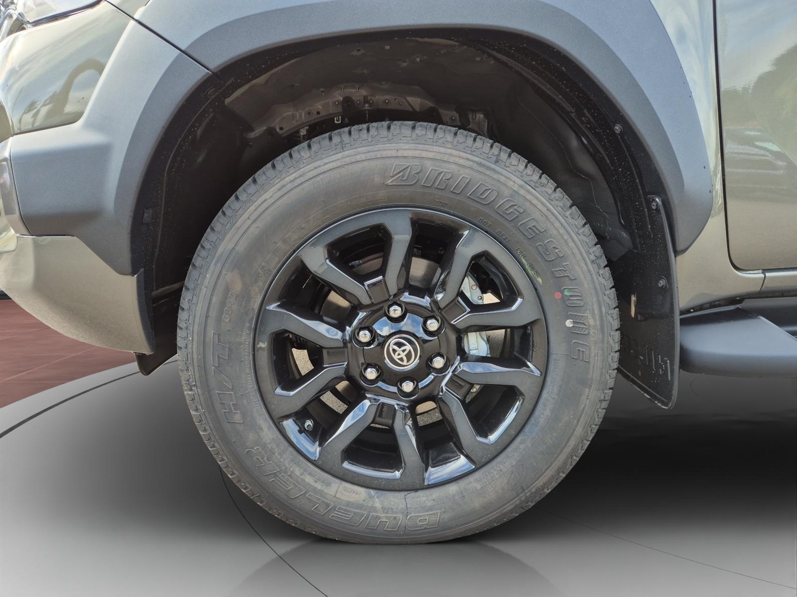 TOYOTA Hilux Double Cab.-Pick-up 2.8 D-4D MHEV 204 Invincible-image-7