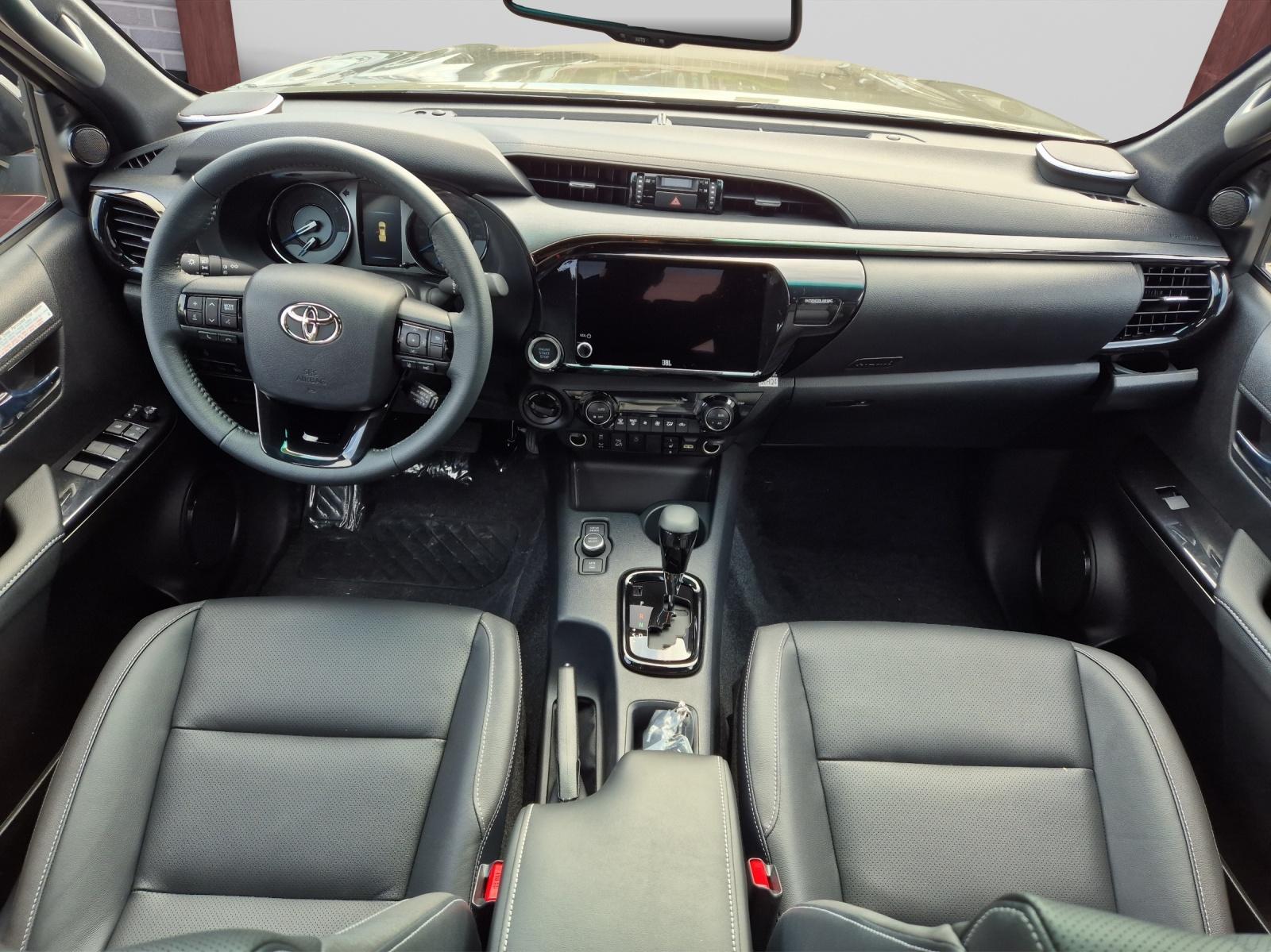 TOYOTA Hilux Double Cab.-Pick-up 2.8 D-4D MHEV 204 Invincible-image-6