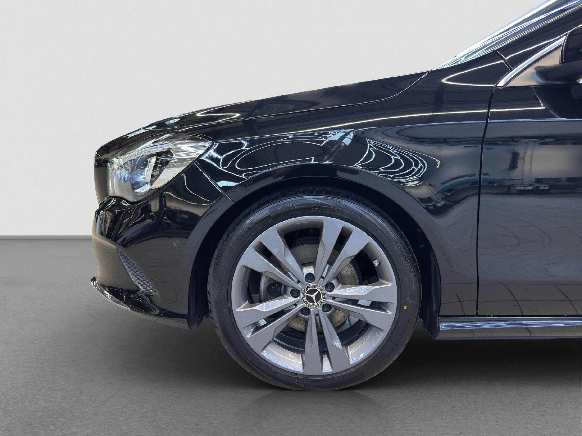 MERCEDES-BENZ CLA 220 Urban 4MATIC Shooting Brake-image-5