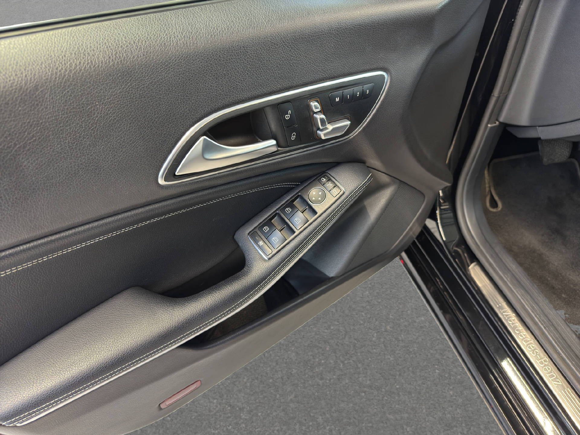 MERCEDES-BENZ CLA 220 Urban 4MATIC Shooting Brake-image-12