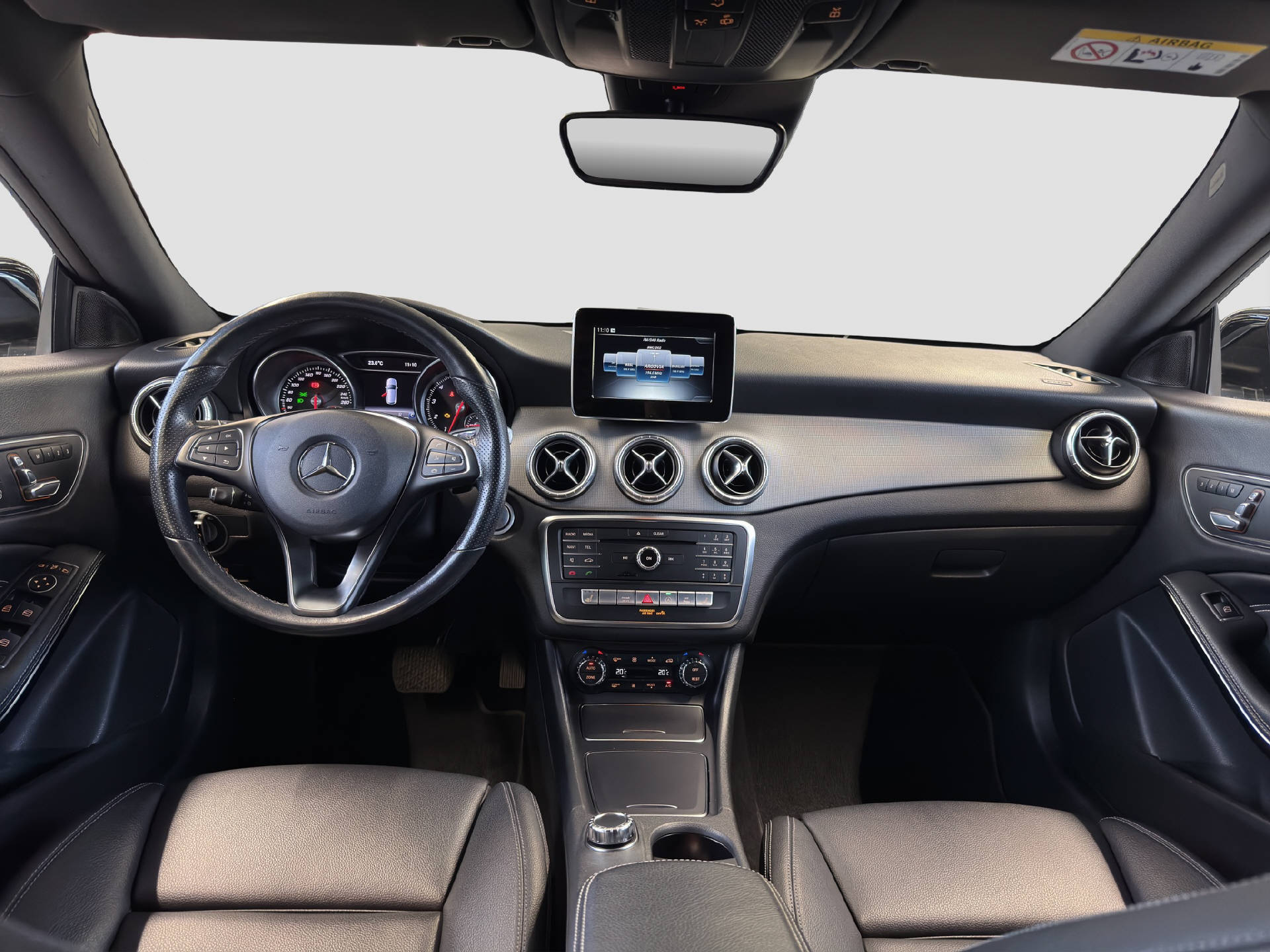 MERCEDES-BENZ CLA 220 Urban 4MATIC Shooting Brake-image-7