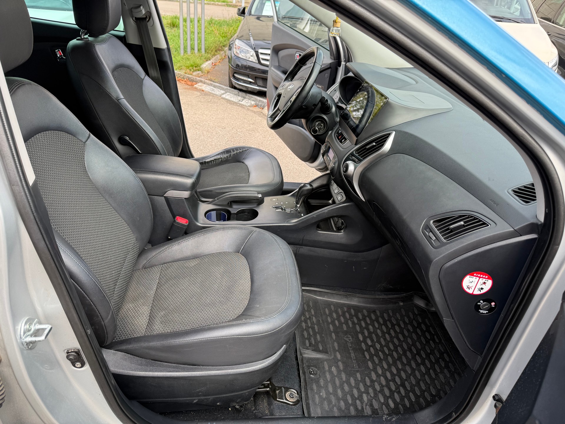 HYUNDAI iX 35 2.0 CRDi Style 4WD Automatic-image-9