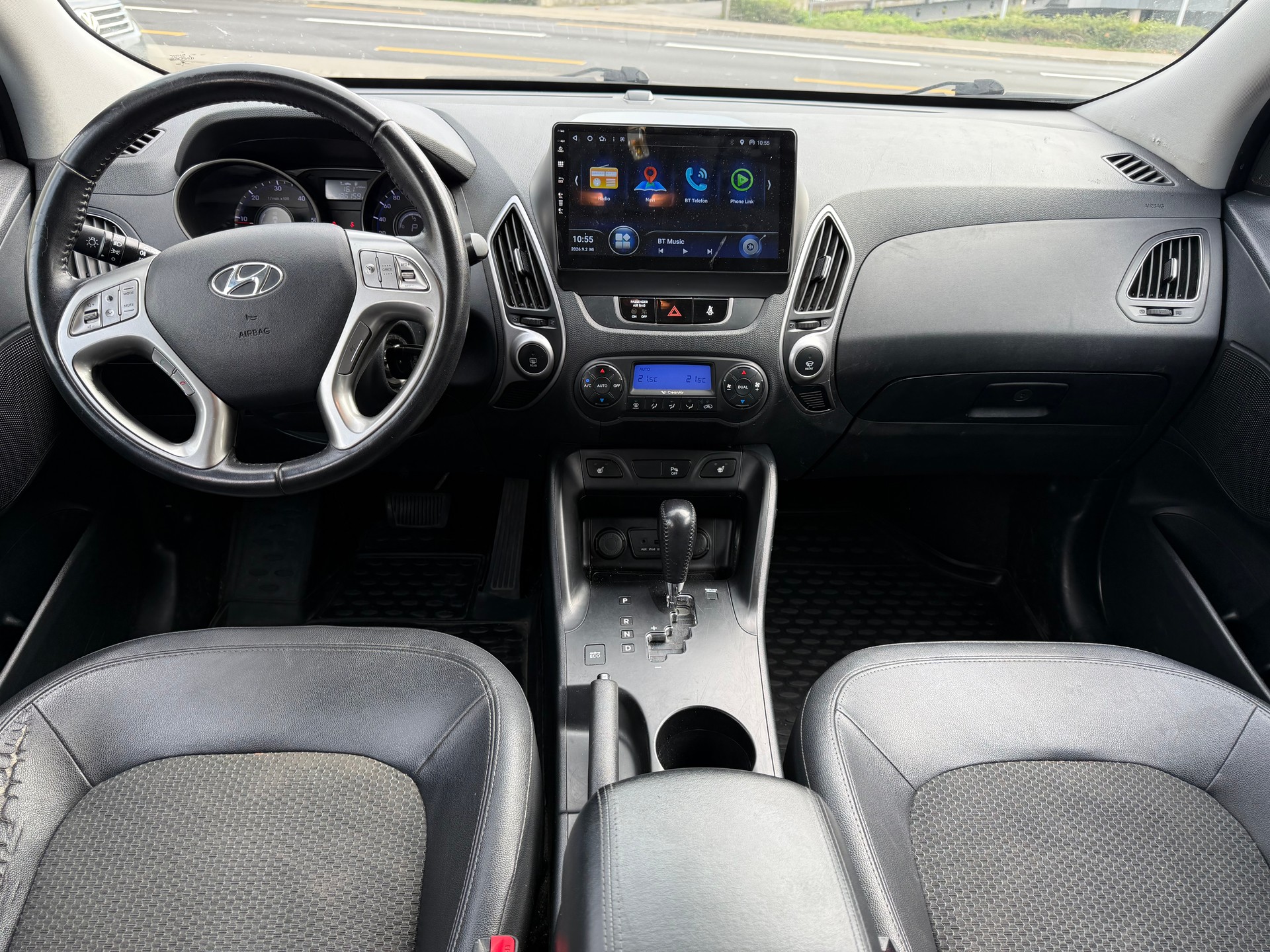HYUNDAI iX 35 2.0 CRDi Style 4WD Automatic-image-6