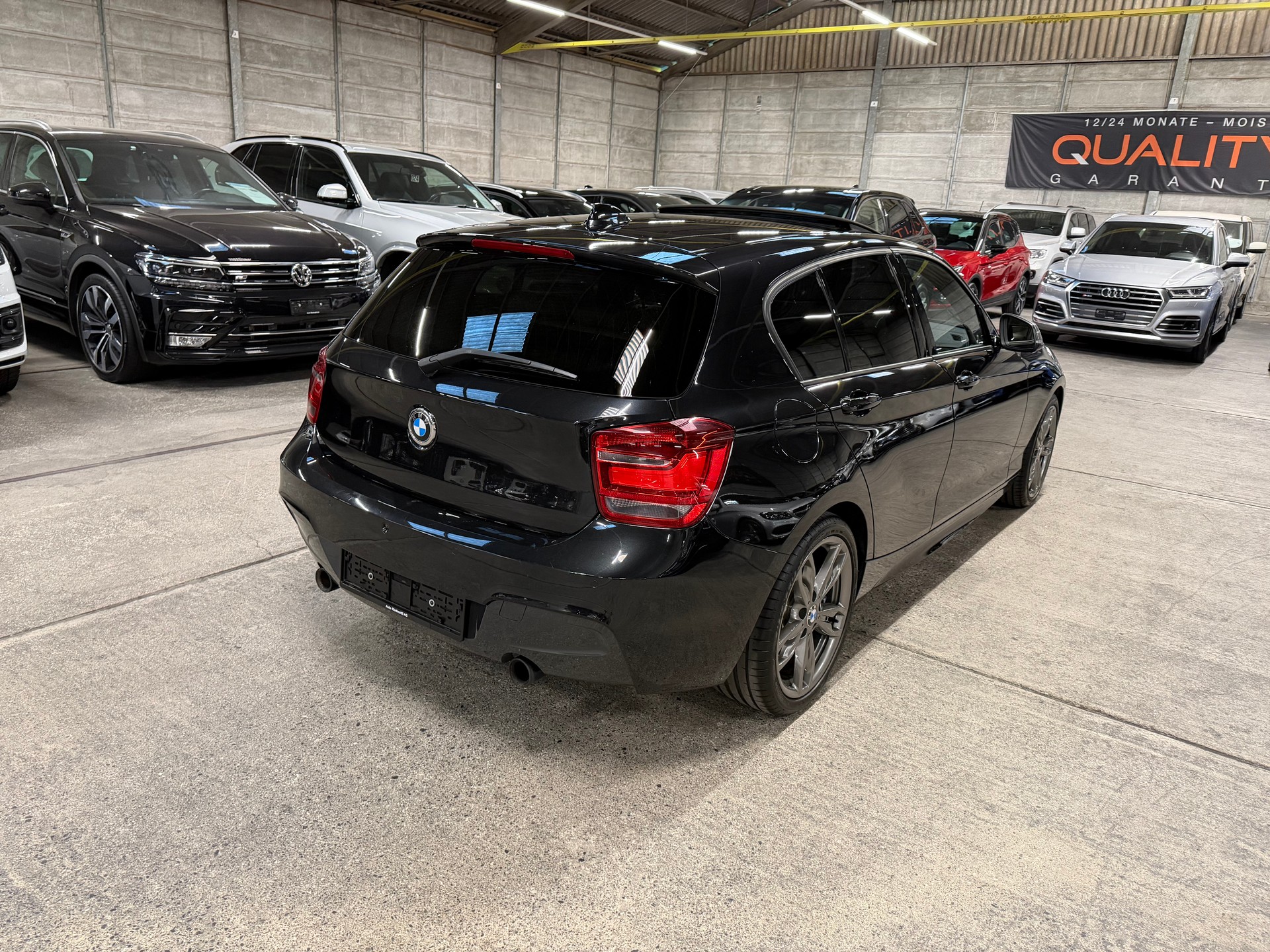 BMW M135i xDrive Steptronic-showroom-element-3