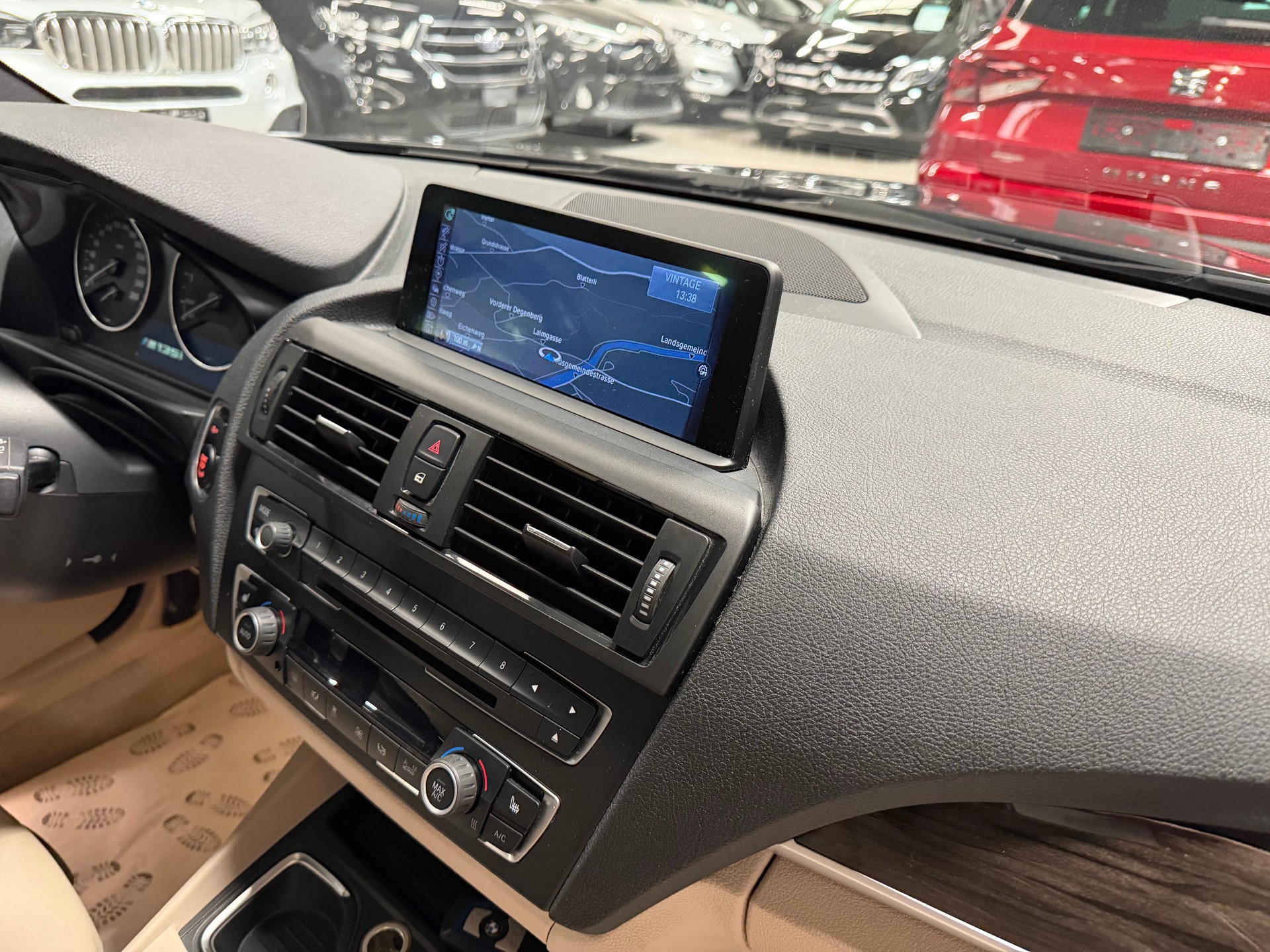 BMW M135i xDrive Steptronic-image-19