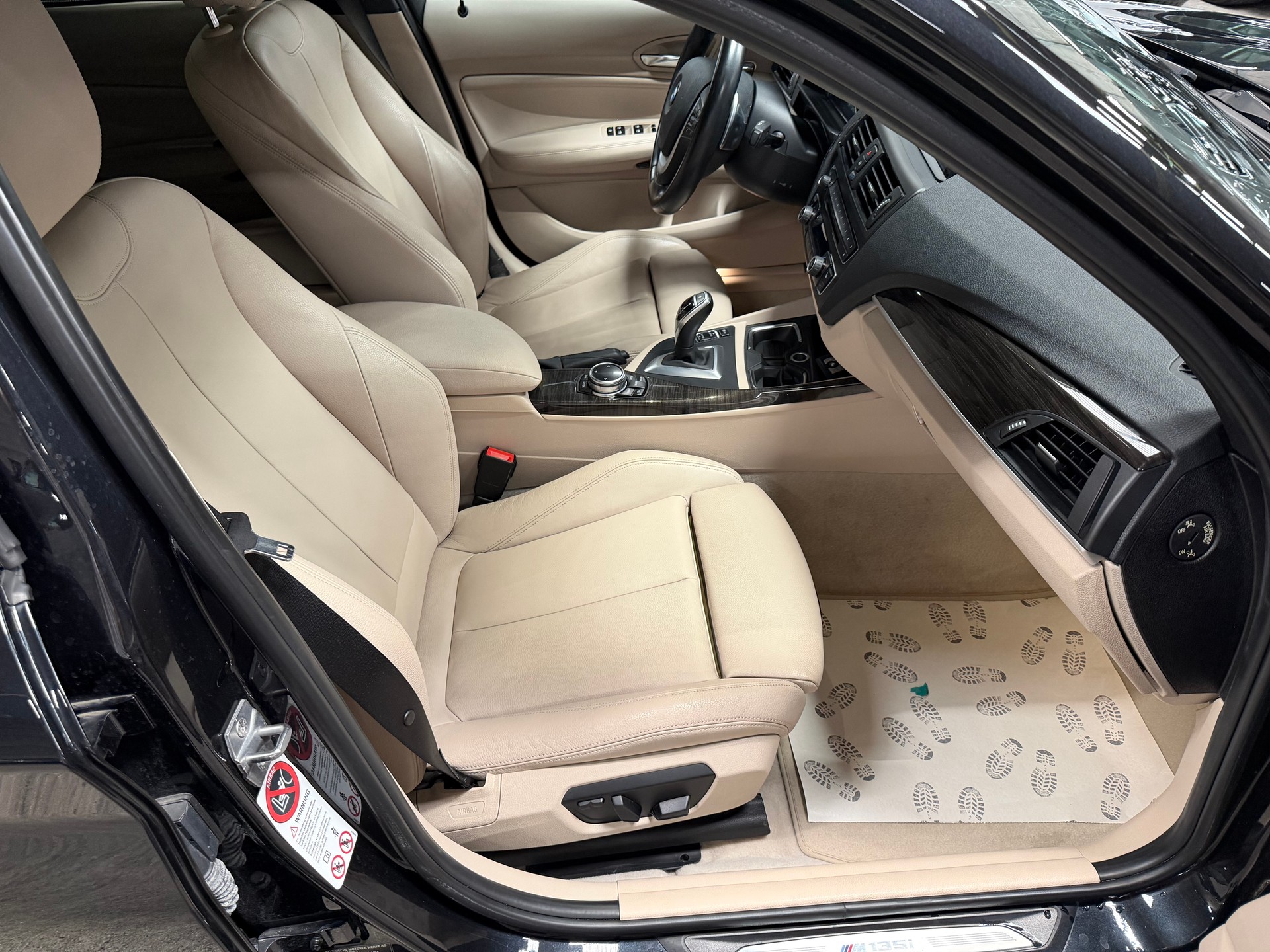 BMW M135i xDrive Steptronic-image-17