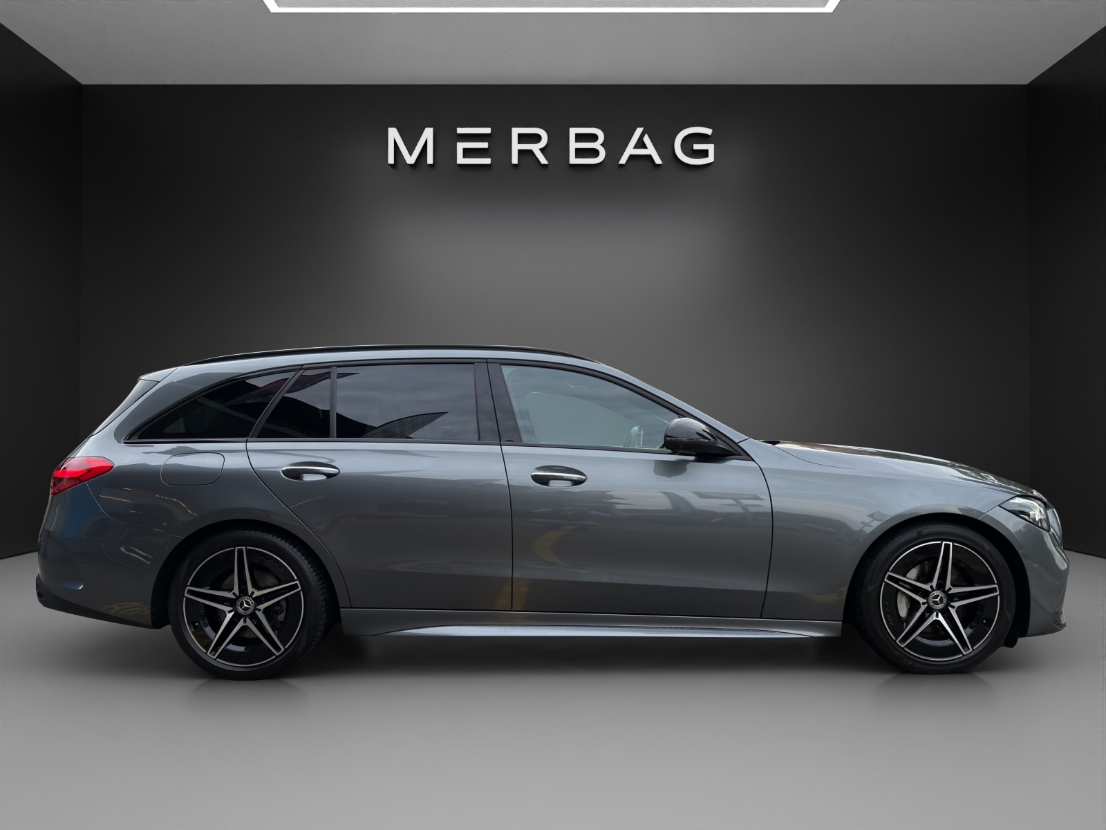 MERCEDES-BENZ C 220 d T 4Matic AMG Line-image-1