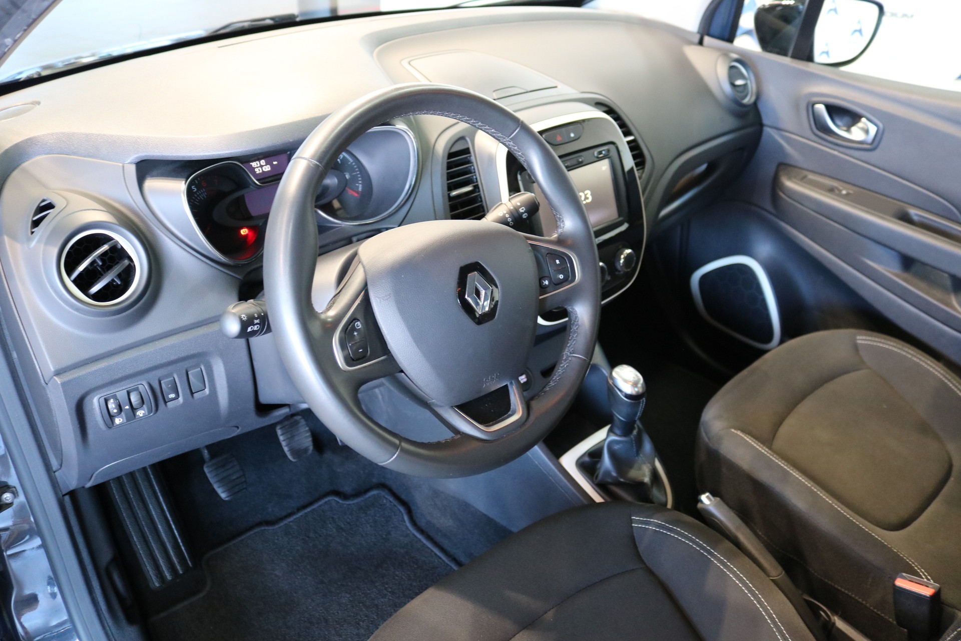 RENAULT Captur 0.9 12V Zen-showroom-element-2