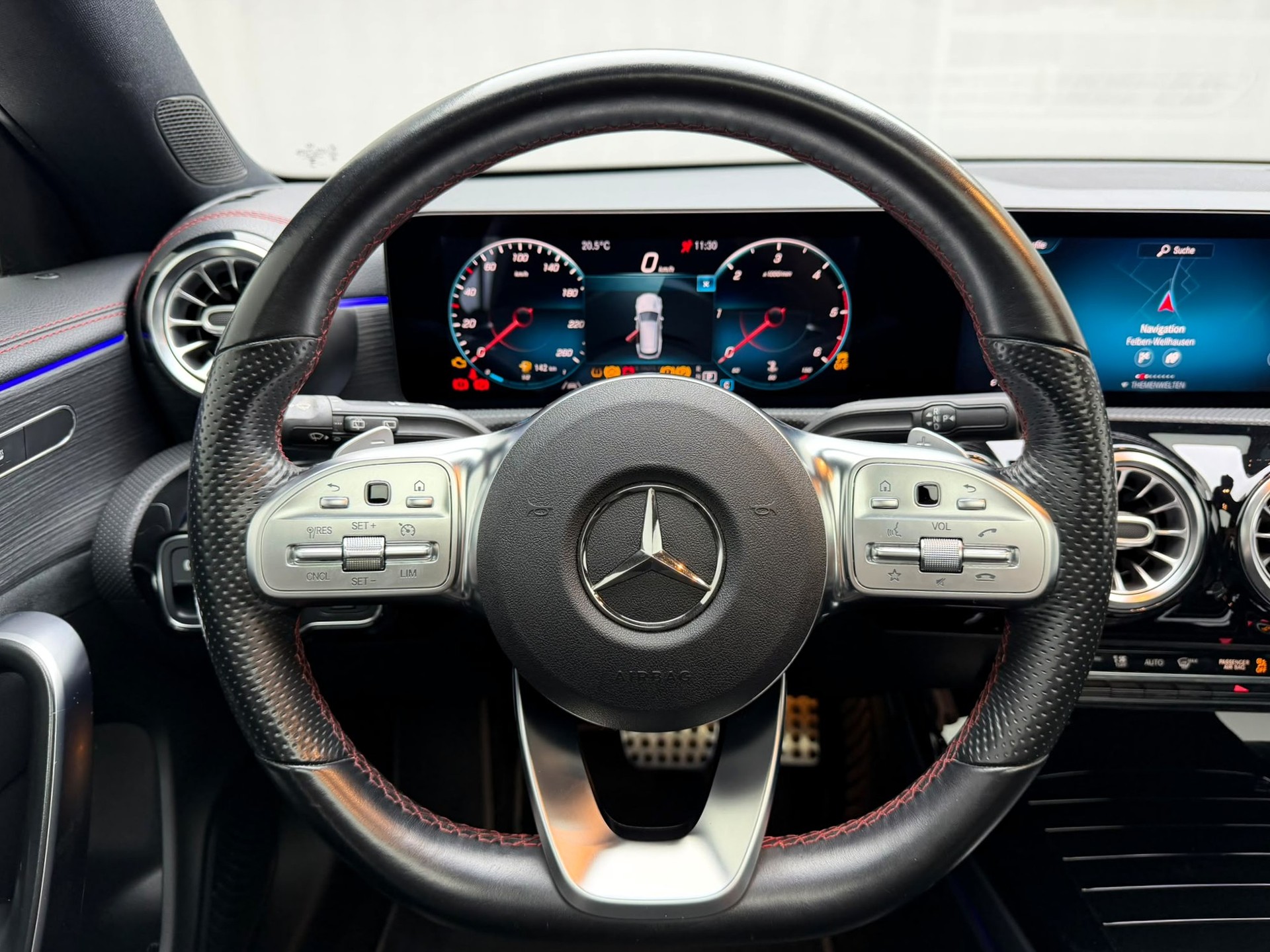 MERCEDES-BENZ CLA Shooting Brake 220 d 4Matic AMG Line-image-10