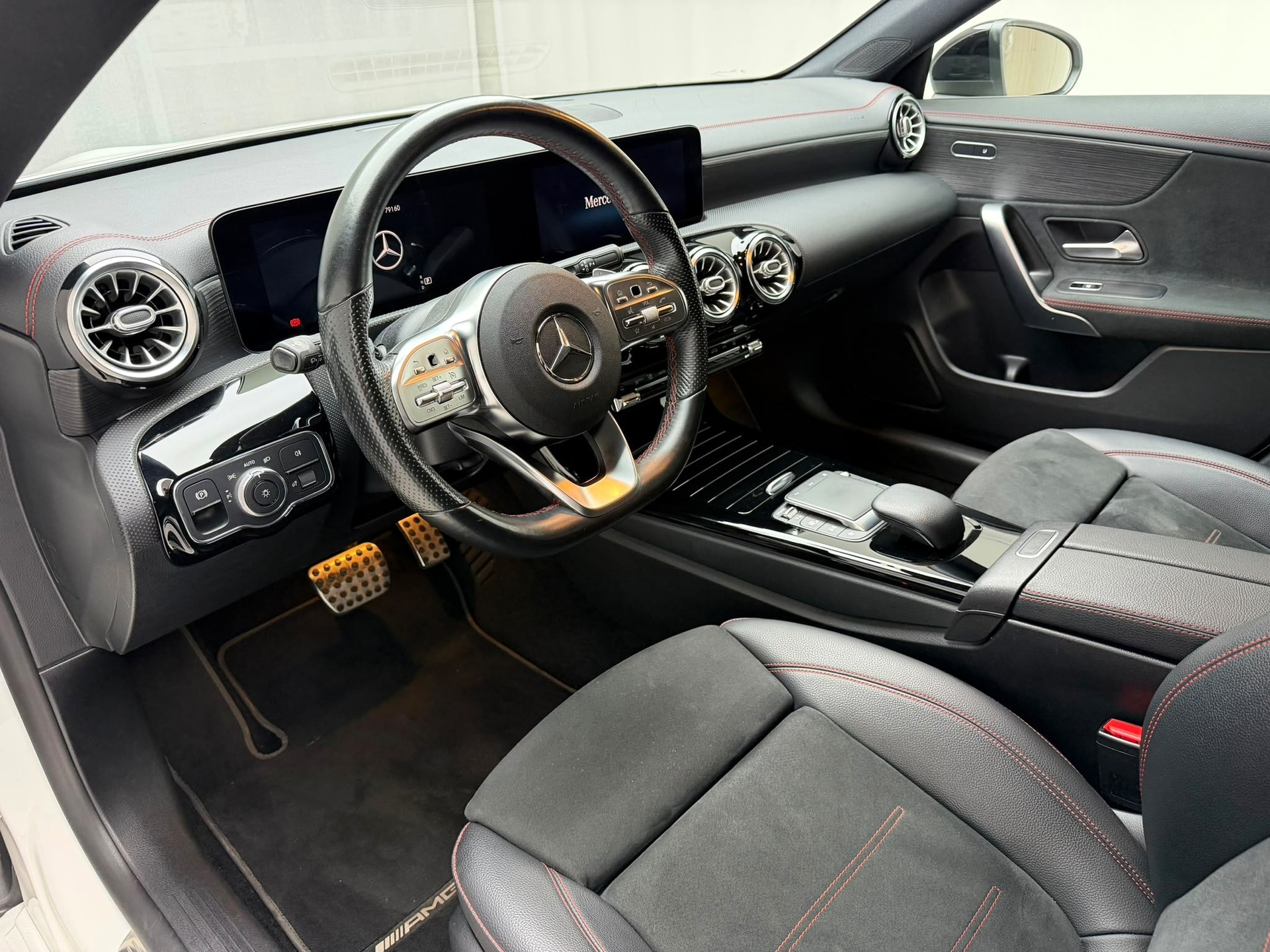 MERCEDES-BENZ CLA Shooting Brake 220 d 4Matic AMG Line-image-6