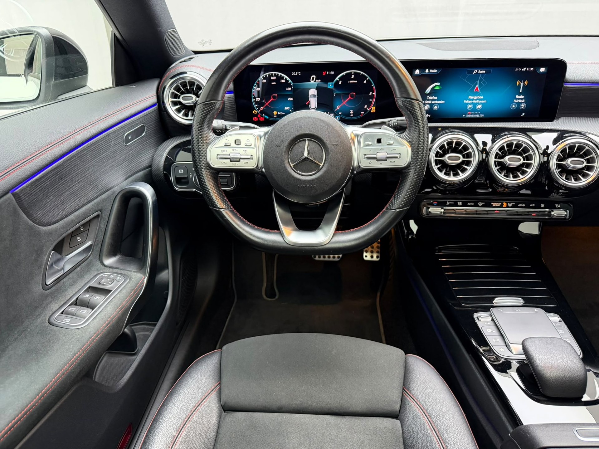 MERCEDES-BENZ CLA Shooting Brake 220 d 4Matic AMG Line-image-9