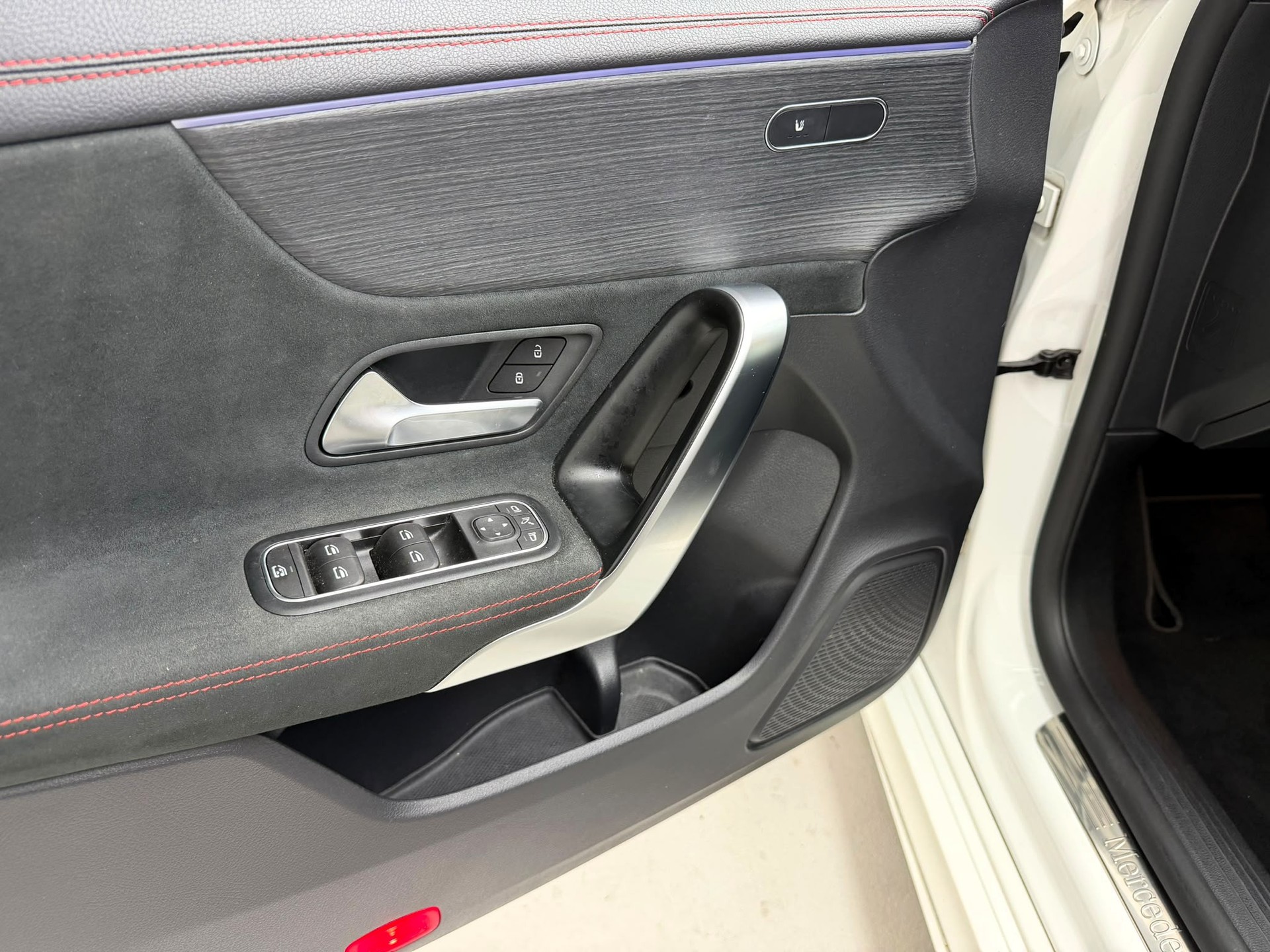 MERCEDES-BENZ CLA Shooting Brake 220 d 4Matic AMG Line-image-15