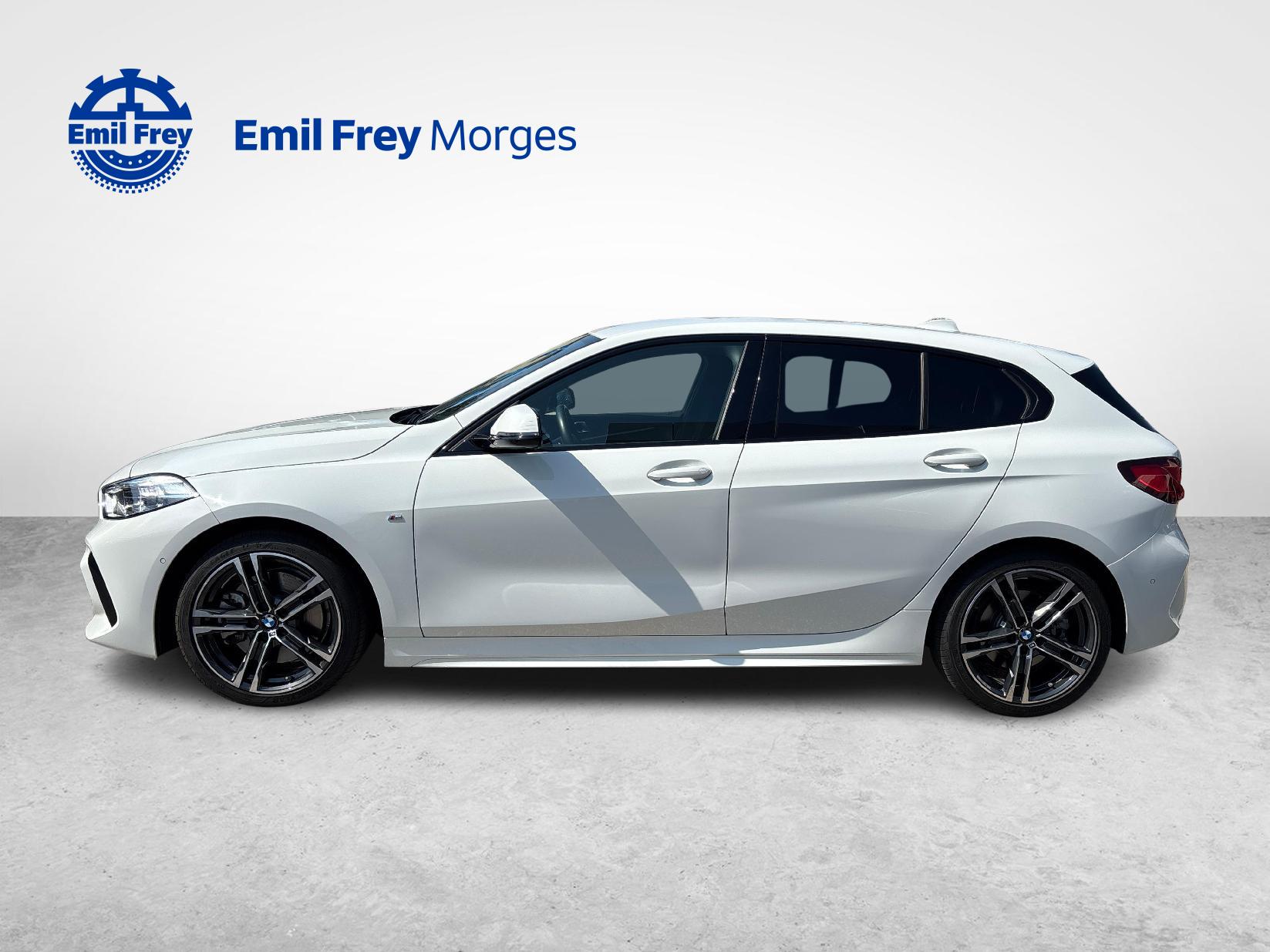 BMW 120d xDrive M-Sport-showroom-element-1