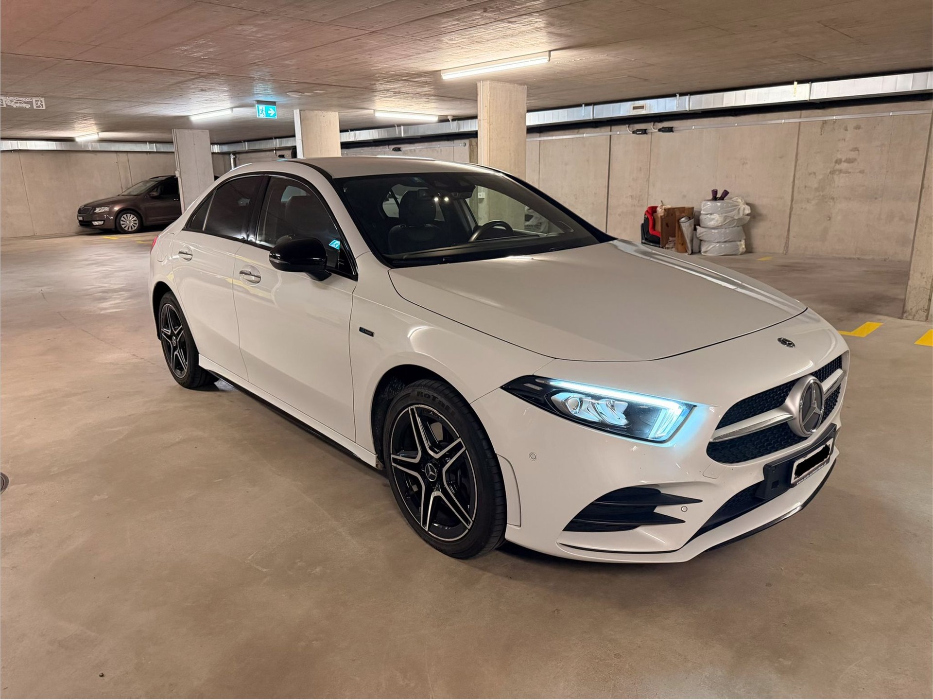 MERCEDES-BENZ A 250 e AMG Line