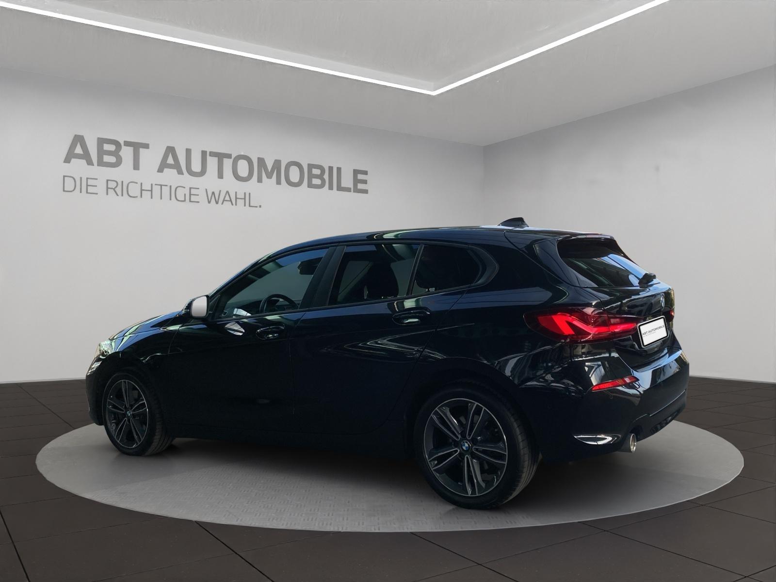 BMW 118i-showroom-element-3
