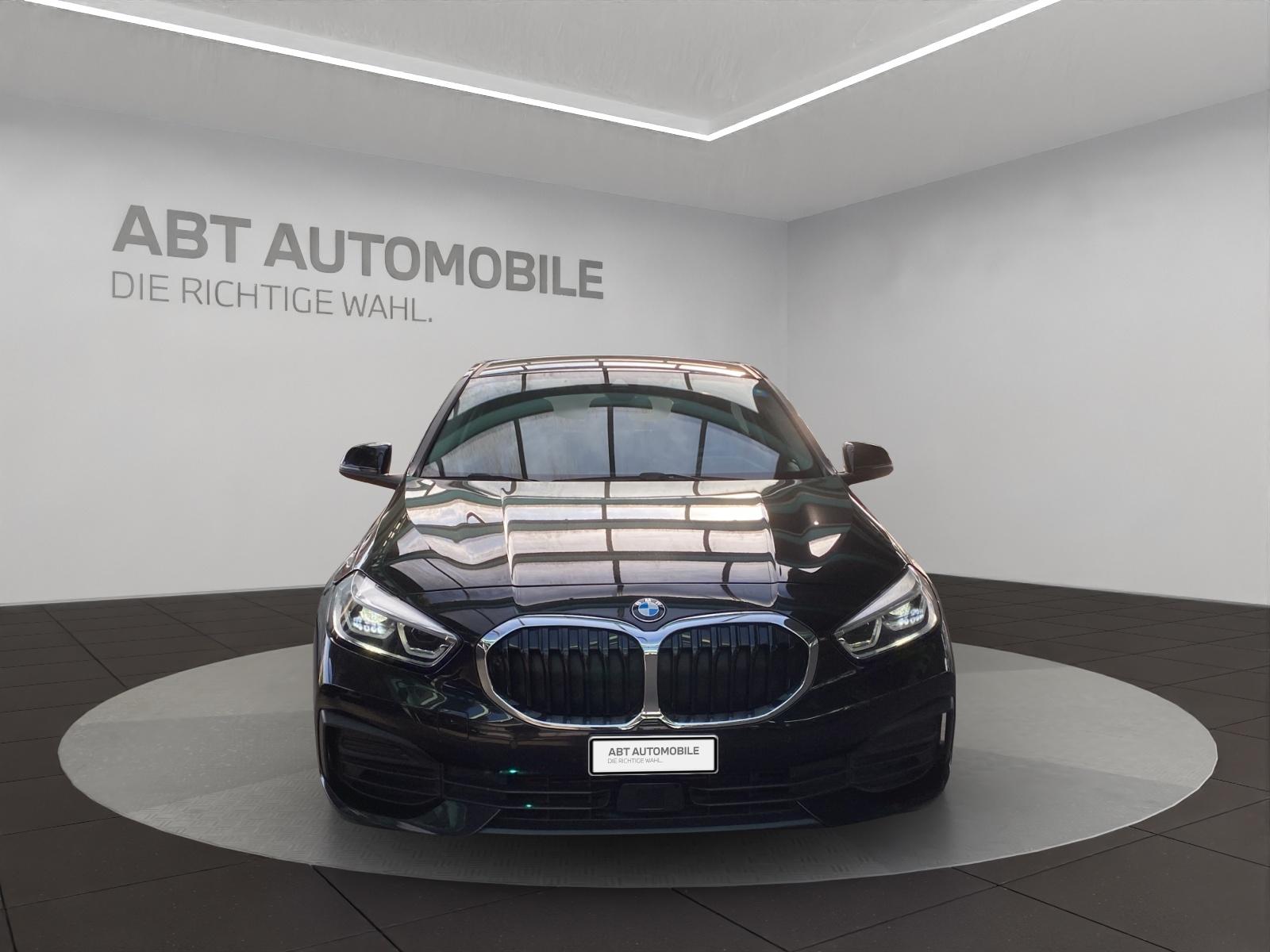 BMW 118i-showroom-element-1