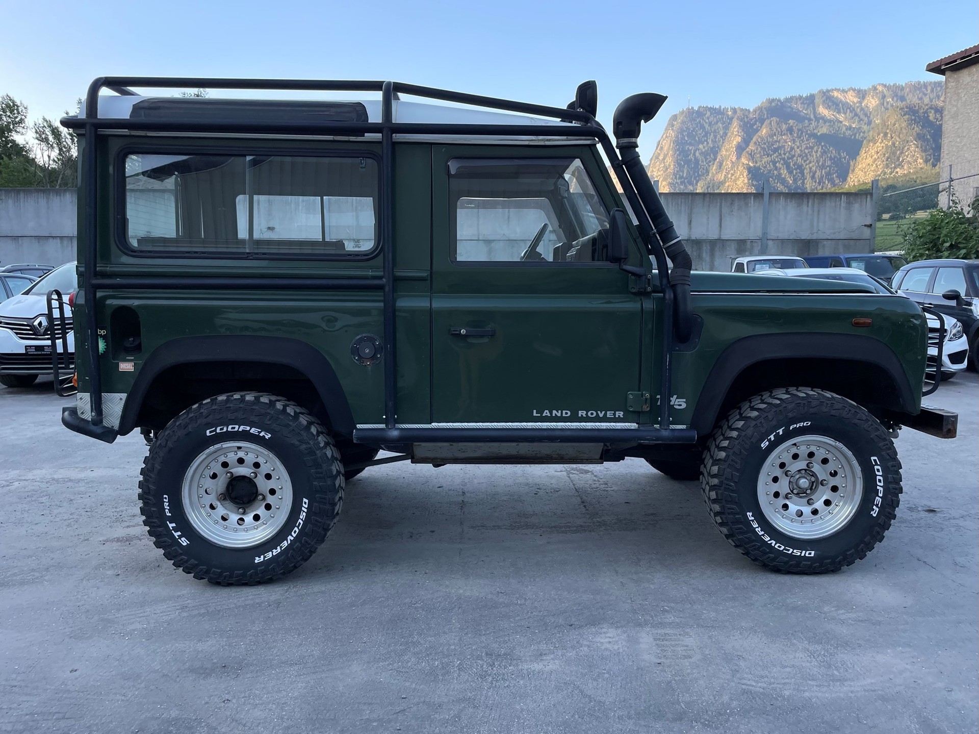 LAND ROVER Defender 90 SoftTop 2.5 Td5-image-2
