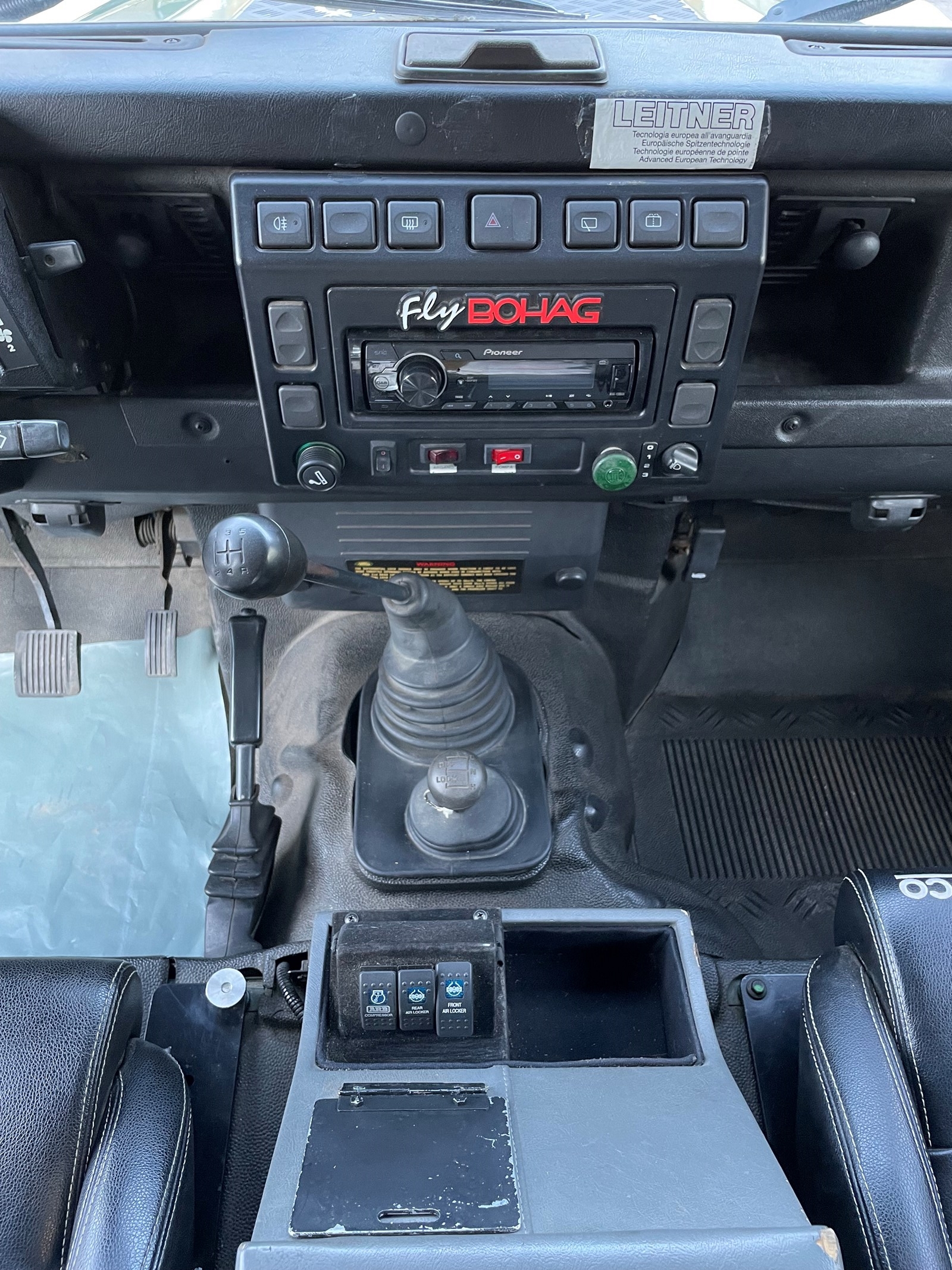 LAND ROVER Defender 90 SoftTop 2.5 Td5-image-12