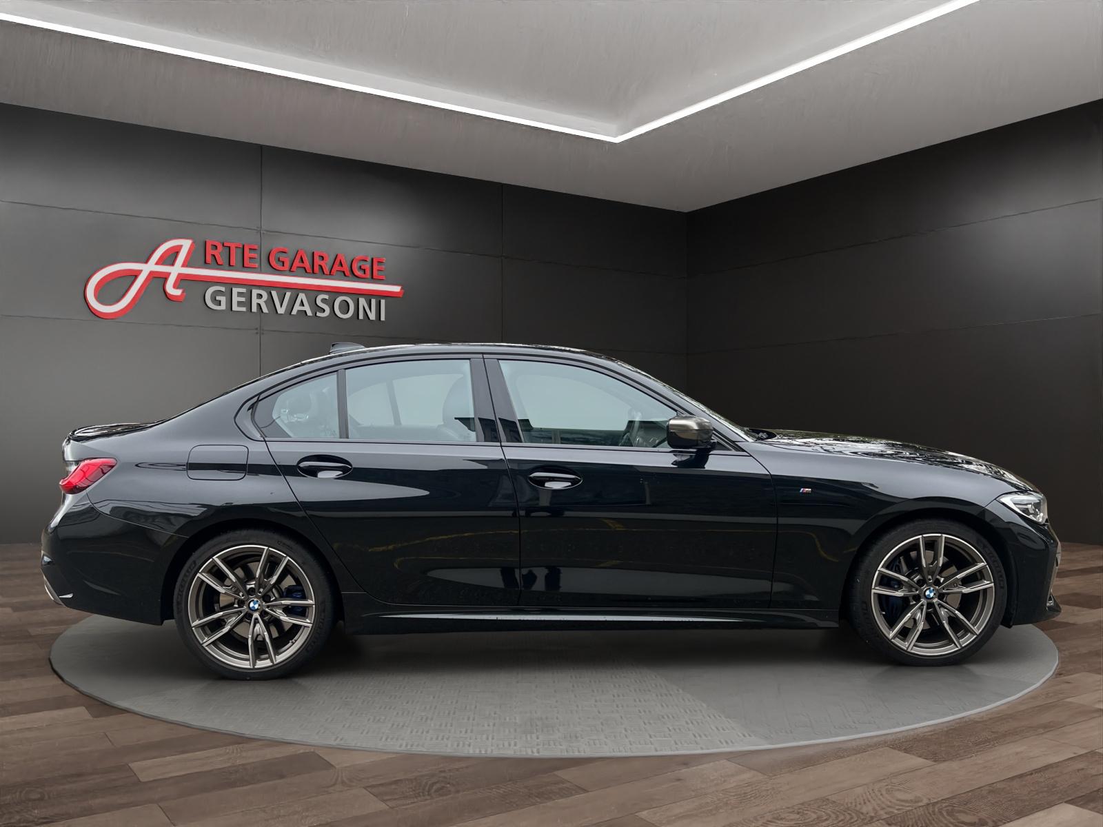 BMW M340i xDrive-showroom-element-3