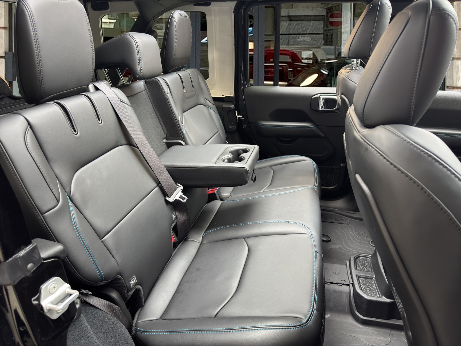 JEEP Wrangler 2.0 PHEV Unlimited Rubicon Automatic Soft Top-image-16