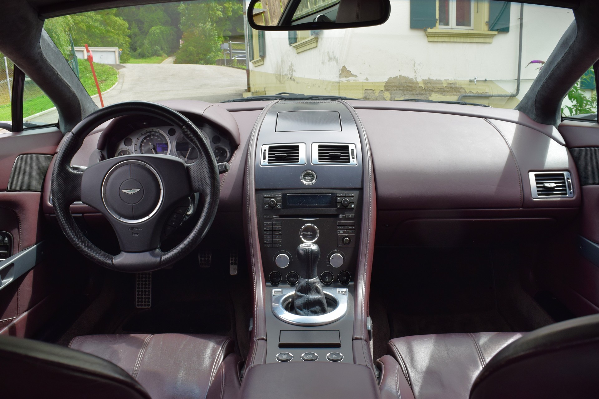 ASTON MARTIN V8 Vantage 4.3-image-1