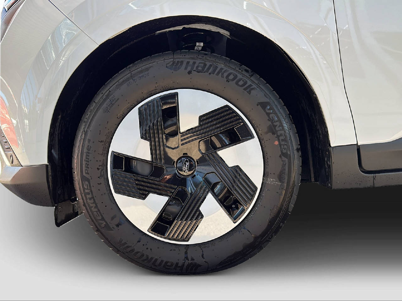 FORD E-Transit Courier Van Trend-image-8