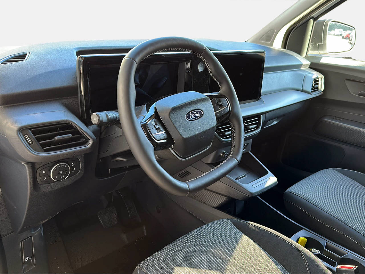 FORD E-Transit Courier Van Trend-image-9