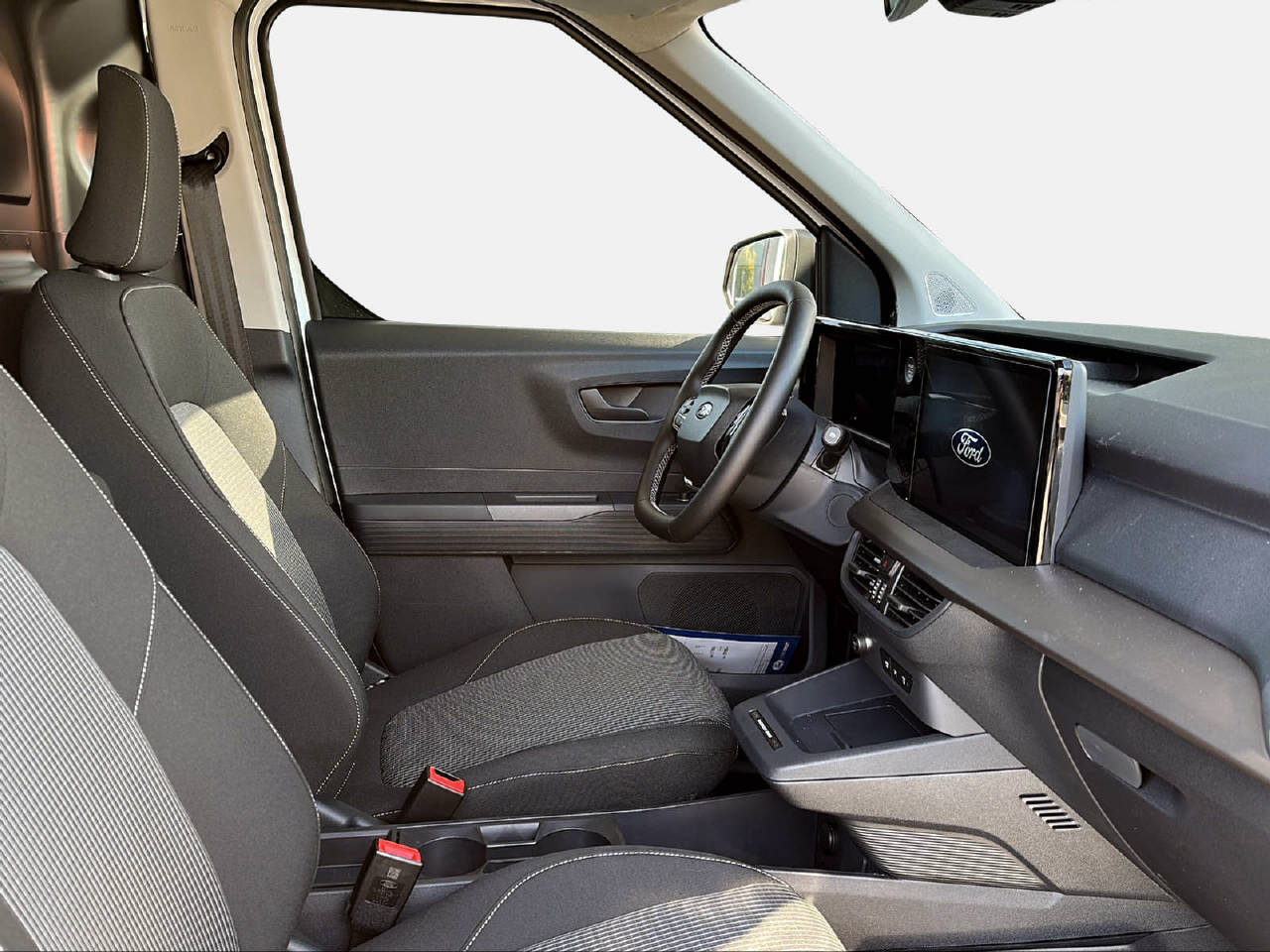 FORD E-Transit Courier Van Trend-image-12