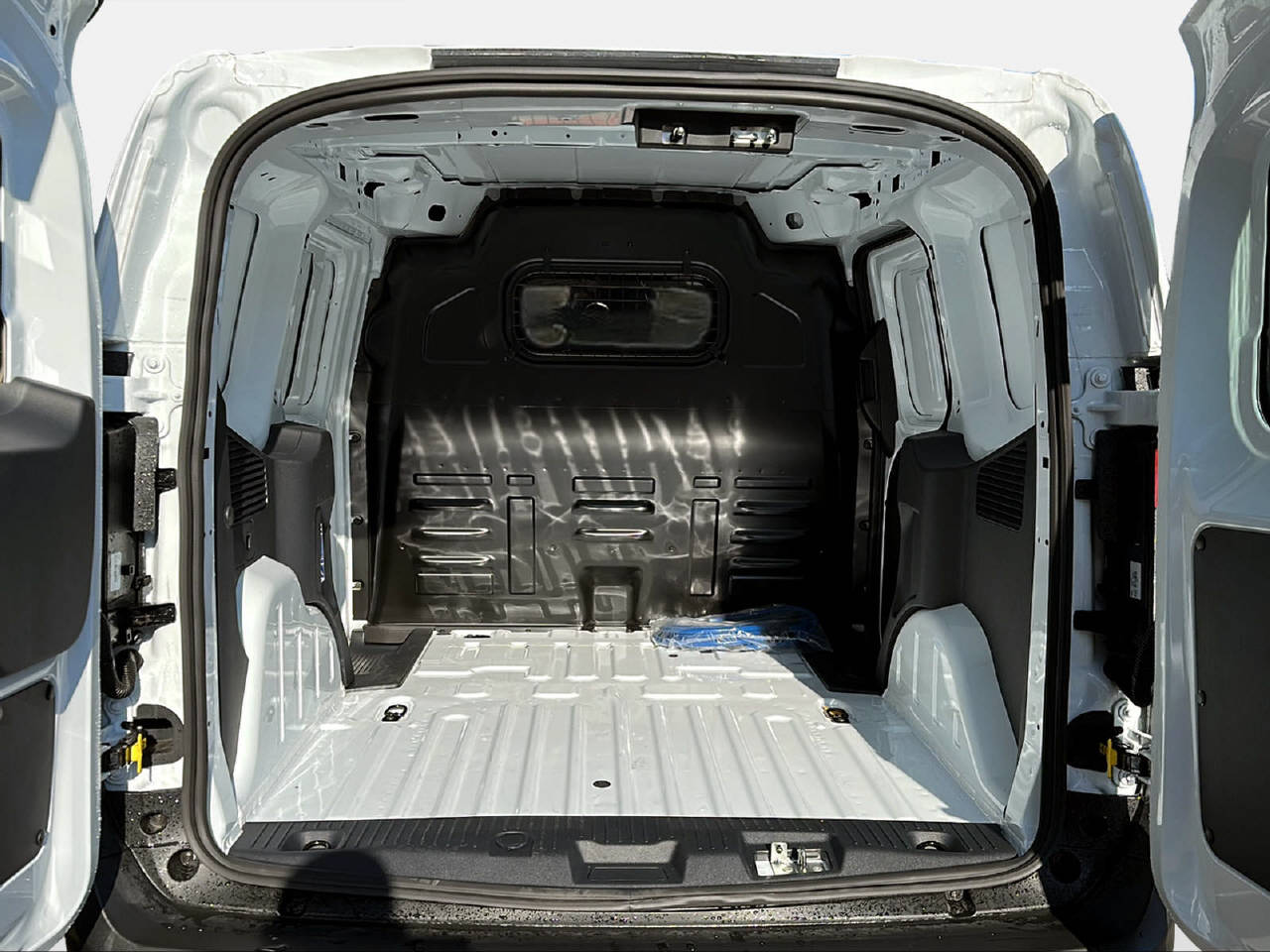 FORD E-Transit Courier Van Trend-image-11